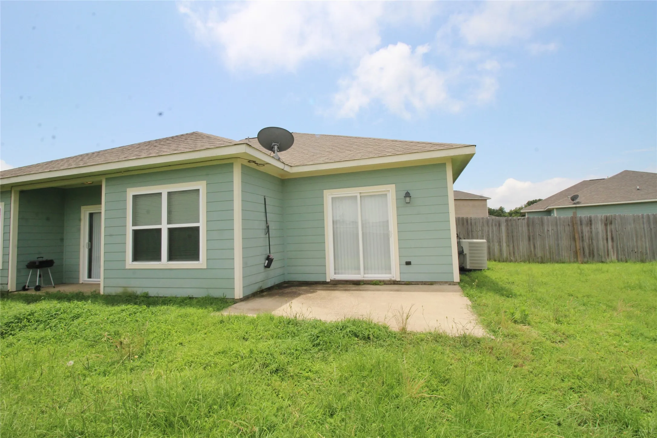 Duplex For Rent in Kaufman County , 112 Bridle Court, Mabank, Texas 75143, 2 Bedroom, 2 Bathroom, 1 Garage spaces, 1,145 Sqft, built in 2016, mls#21291546, Real Estate Agent in Mabank, Homes For Rent in Kaufman county, Homes For Rent in Mabank, Realtor in Mabank Texas, Real Estate Brokerage Independent Realty Texas, Luminita Cordes Realtor