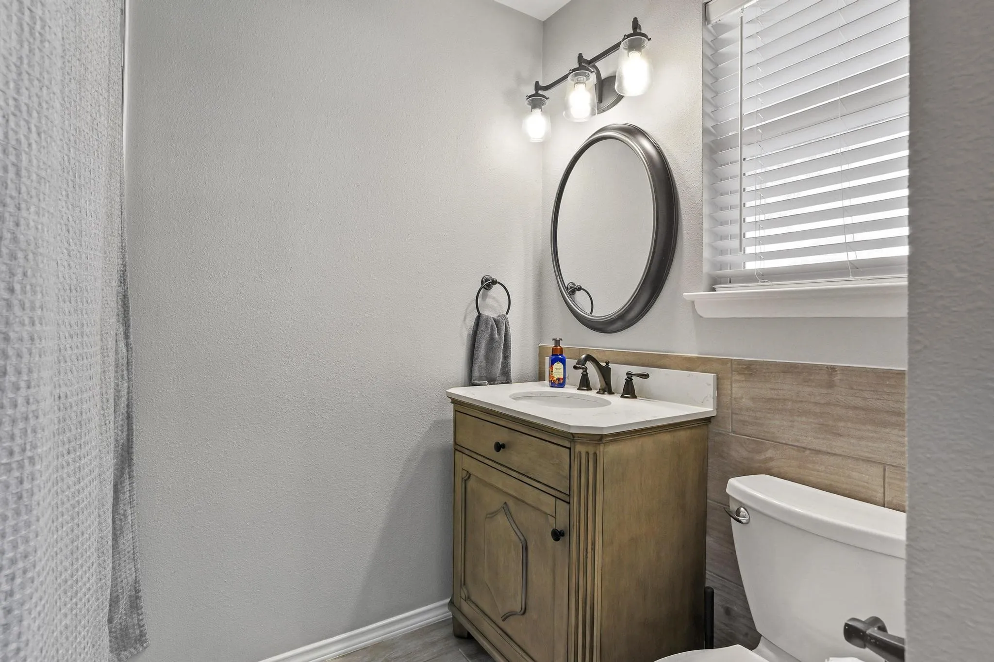 Single Family Residence For Sale in Dallas County , 10621 Mapleridge Drive, Dallas, Texas 75238, 4 Bedroom, 2 Bathroom, 2 Garage spaces, 2,031 Sqft, built in 1965, mls#21290429, Real Estate Agent in Dallas, Homes For Sale in Dallas county, Homes For Sale in Dallas, Realtor in Dallas Texas, Real Estate Brokerage Independent Realty Texas, Luminita Cordes Realtor