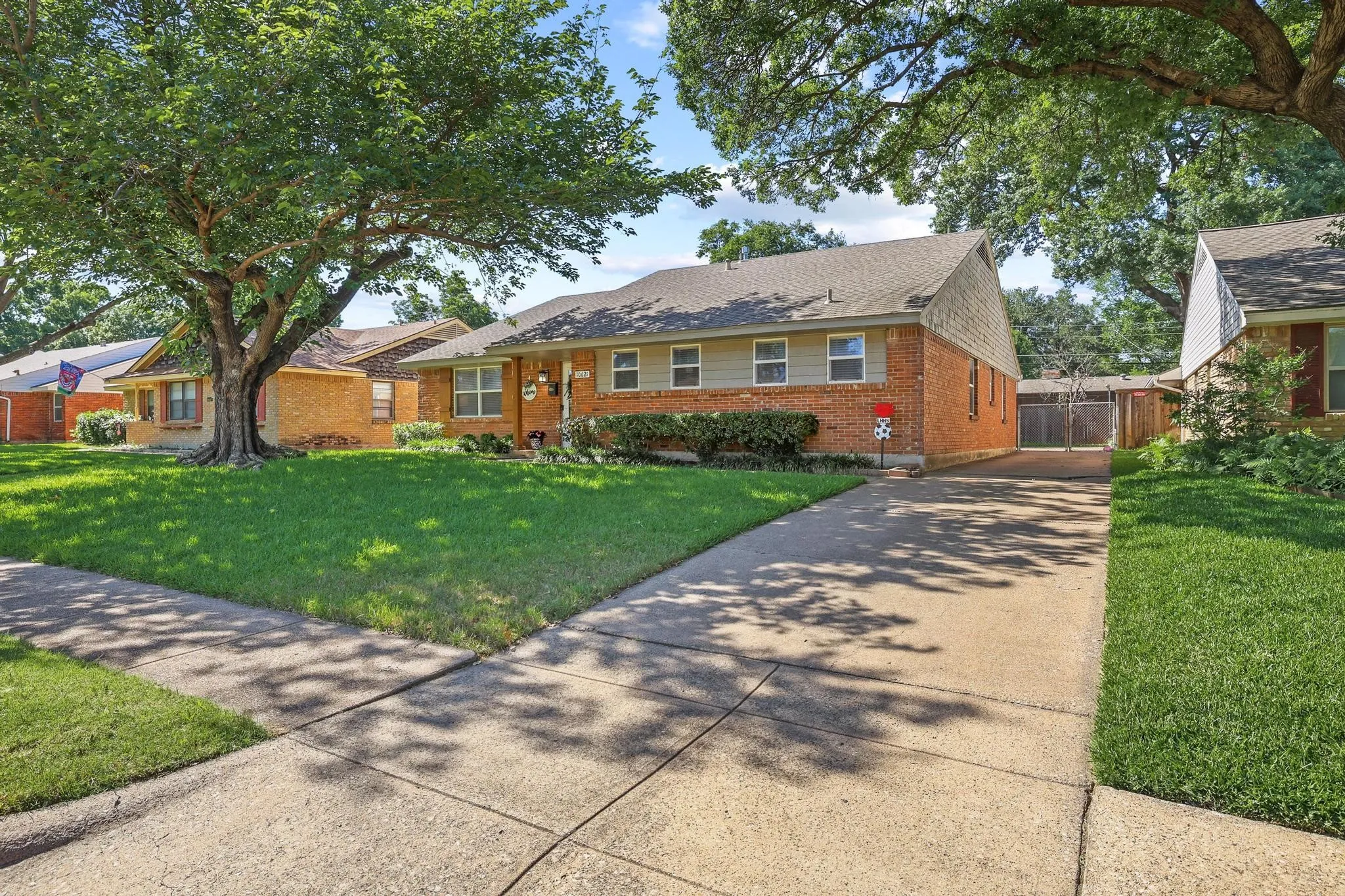 Single Family Residence For Sale in Dallas County , 10621 Mapleridge Drive, Dallas, Texas 75238, 4 Bedroom, 2 Bathroom, 2 Garage spaces, 2,031 Sqft, built in 1965, mls#21290429, Real Estate Agent in Dallas, Homes For Sale in Dallas county, Homes For Sale in Dallas, Realtor in Dallas Texas, Real Estate Brokerage Independent Realty Texas, Luminita Cordes Realtor