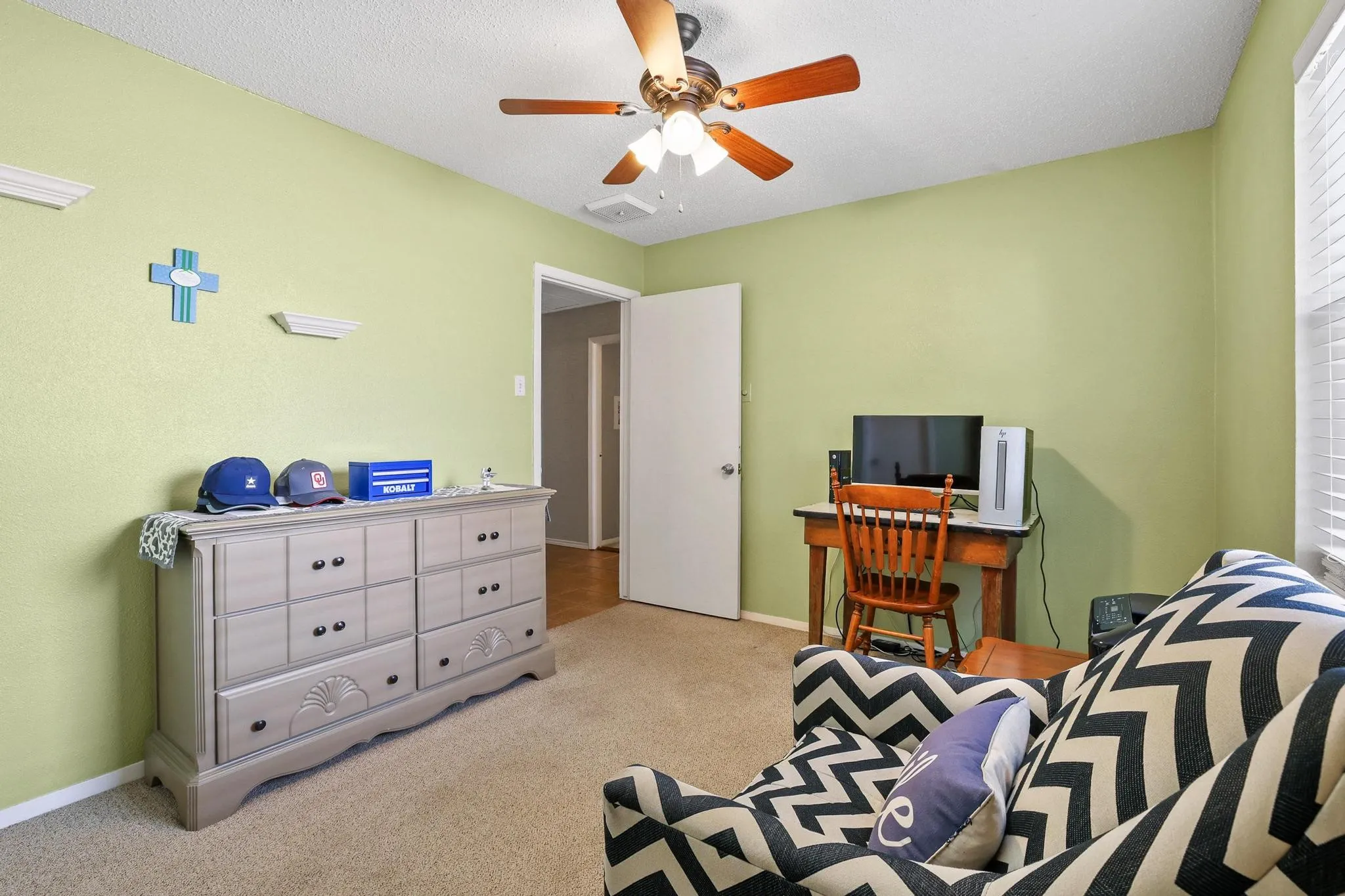 Single Family Residence For Sale in Dallas County , 10621 Mapleridge Drive, Dallas, Texas 75238, 4 Bedroom, 2 Bathroom, 2 Garage spaces, 2,031 Sqft, built in 1965, mls#21290429, Real Estate Agent in Dallas, Homes For Sale in Dallas county, Homes For Sale in Dallas, Realtor in Dallas Texas, Real Estate Brokerage Independent Realty Texas, Luminita Cordes Realtor