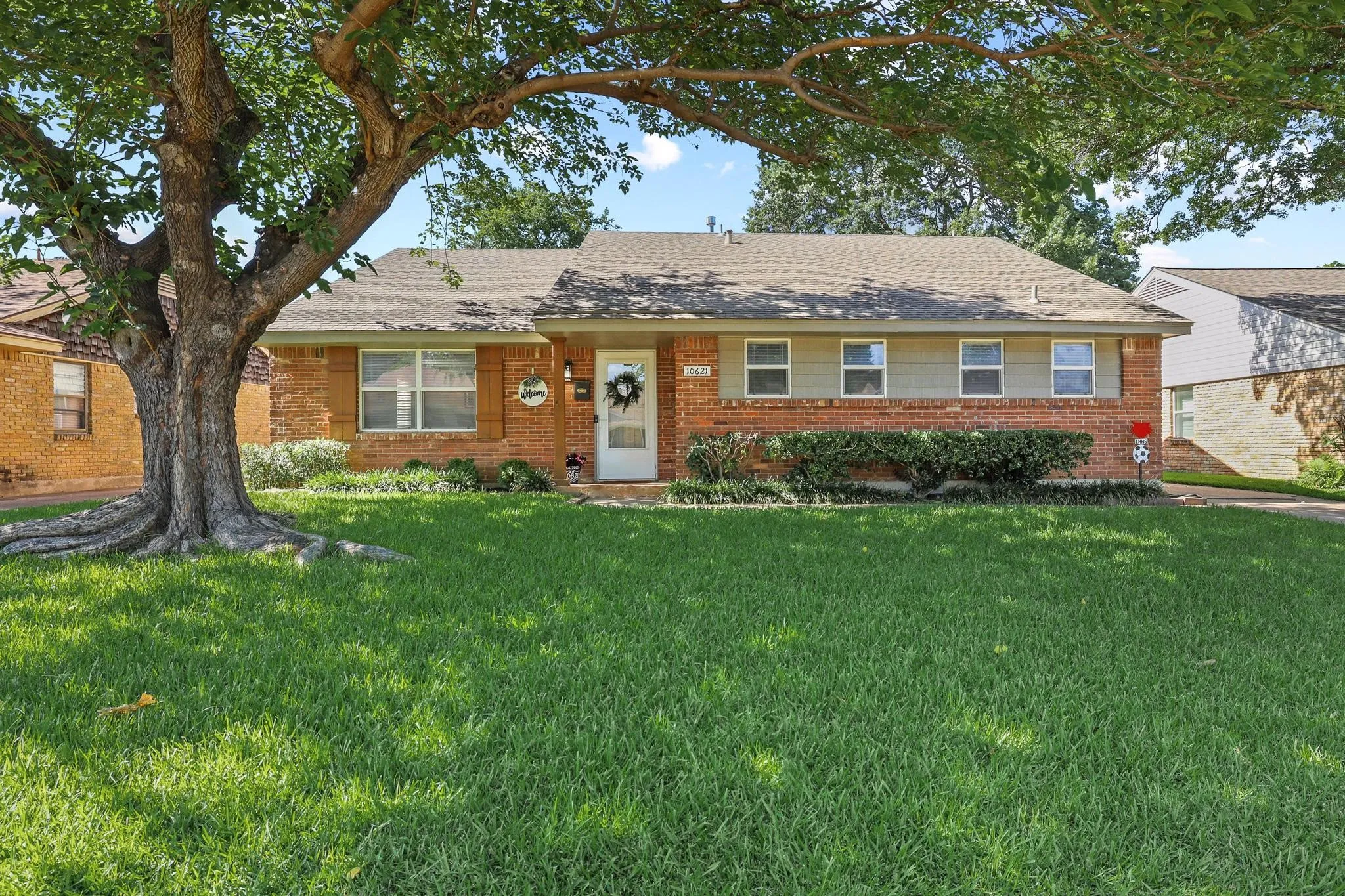 Single Family Residence For Sale in Dallas County , 10621 Mapleridge Drive, Dallas, Texas 75238, 4 Bedroom, 2 Bathroom, 2 Garage spaces, 2,031 Sqft, built in 1965, mls#21290429, Real Estate Agent in Dallas, Homes For Sale in Dallas county, Homes For Sale in Dallas, Realtor in Dallas Texas, Real Estate Brokerage Independent Realty Texas, Luminita Cordes Realtor