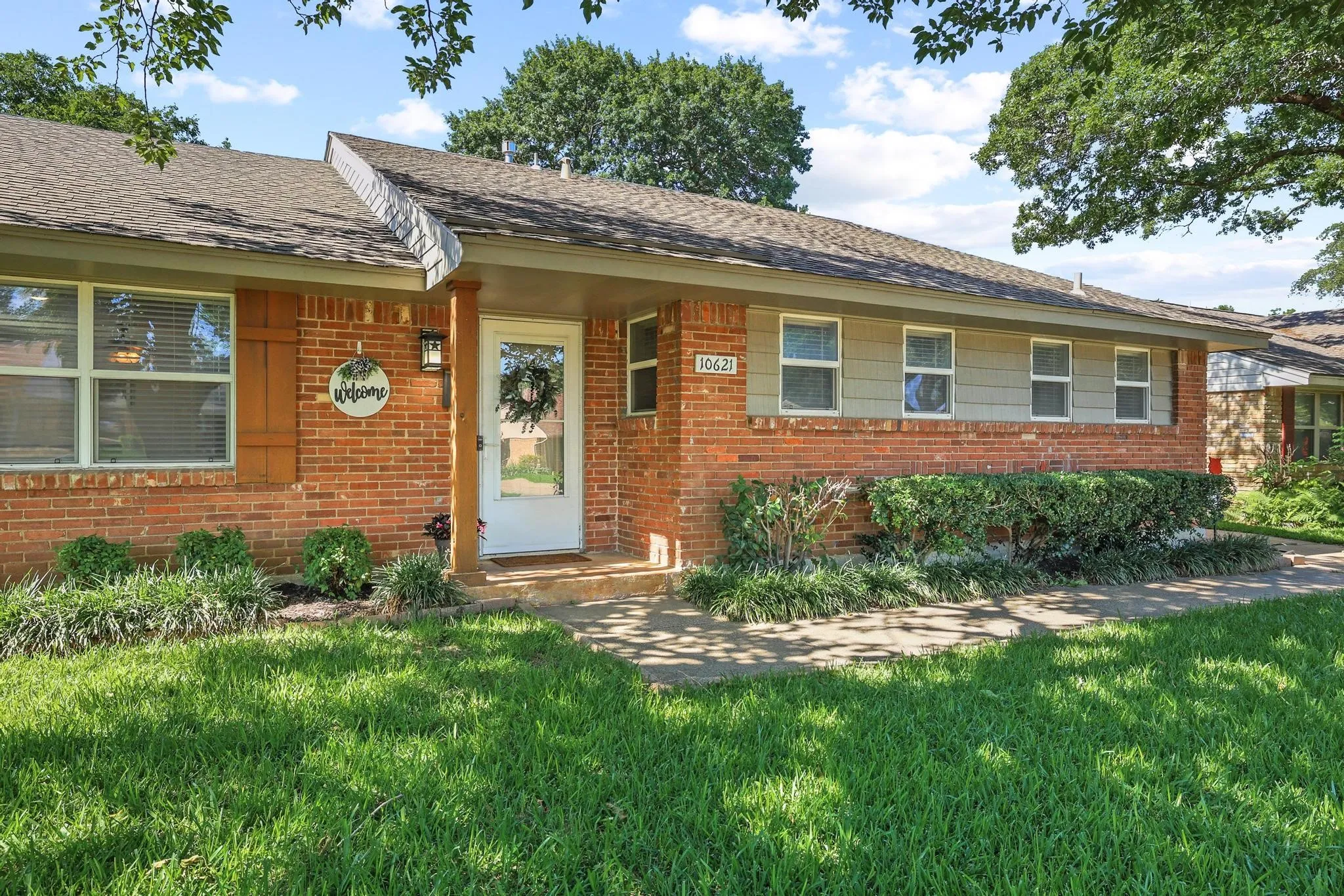 Single Family Residence For Sale in Dallas County , 10621 Mapleridge Drive, Dallas, Texas 75238, 4 Bedroom, 2 Bathroom, 2 Garage spaces, 2,031 Sqft, built in 1965, mls#21290429, Real Estate Agent in Dallas, Homes For Sale in Dallas county, Homes For Sale in Dallas, Realtor in Dallas Texas, Real Estate Brokerage Independent Realty Texas, Luminita Cordes Realtor