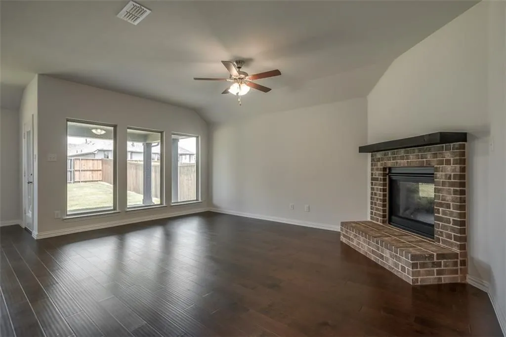 Single Family Residence For Rent in Denton County , 1829 Meadow Trail Lane, Aubrey, Texas 76227, 3 Bedroom, 2 Bathroom, 2 Garage spaces, 1,711 Sqft, built in 2019, mls#21291559, Real Estate Agent in Aubrey, Homes For Rent in Denton county, Homes For Rent in Aubrey, Realtor in Aubrey Texas, Real Estate Brokerage Independent Realty Texas, Luminita Cordes Realtor
