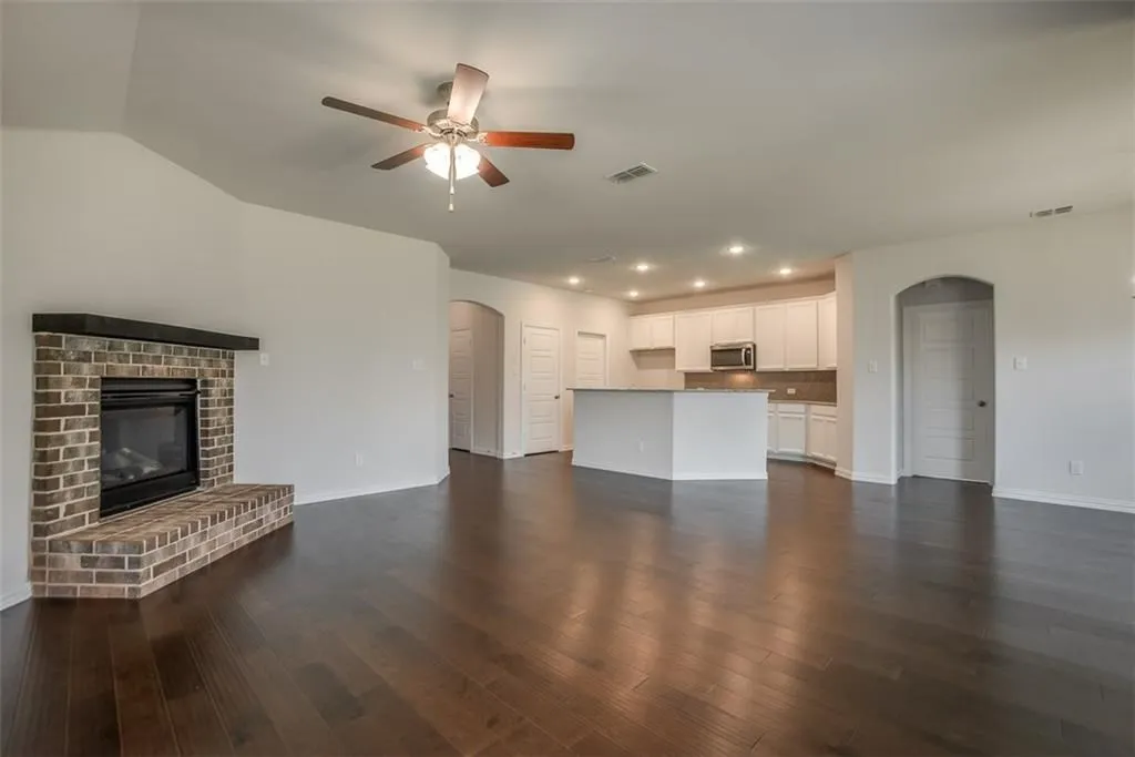 Single Family Residence For Rent in Denton County , 1829 Meadow Trail Lane, Aubrey, Texas 76227, 3 Bedroom, 2 Bathroom, 2 Garage spaces, 1,711 Sqft, built in 2019, mls#21291559, Real Estate Agent in Aubrey, Homes For Rent in Denton county, Homes For Rent in Aubrey, Realtor in Aubrey Texas, Real Estate Brokerage Independent Realty Texas, Luminita Cordes Realtor