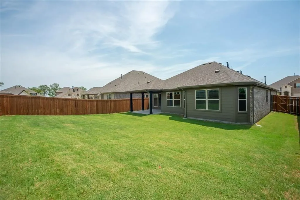 Single Family Residence For Rent in Denton County , 1829 Meadow Trail Lane, Aubrey, Texas 76227, 3 Bedroom, 2 Bathroom, 2 Garage spaces, 1,711 Sqft, built in 2019, mls#21291559, Real Estate Agent in Aubrey, Homes For Rent in Denton county, Homes For Rent in Aubrey, Realtor in Aubrey Texas, Real Estate Brokerage Independent Realty Texas, Luminita Cordes Realtor