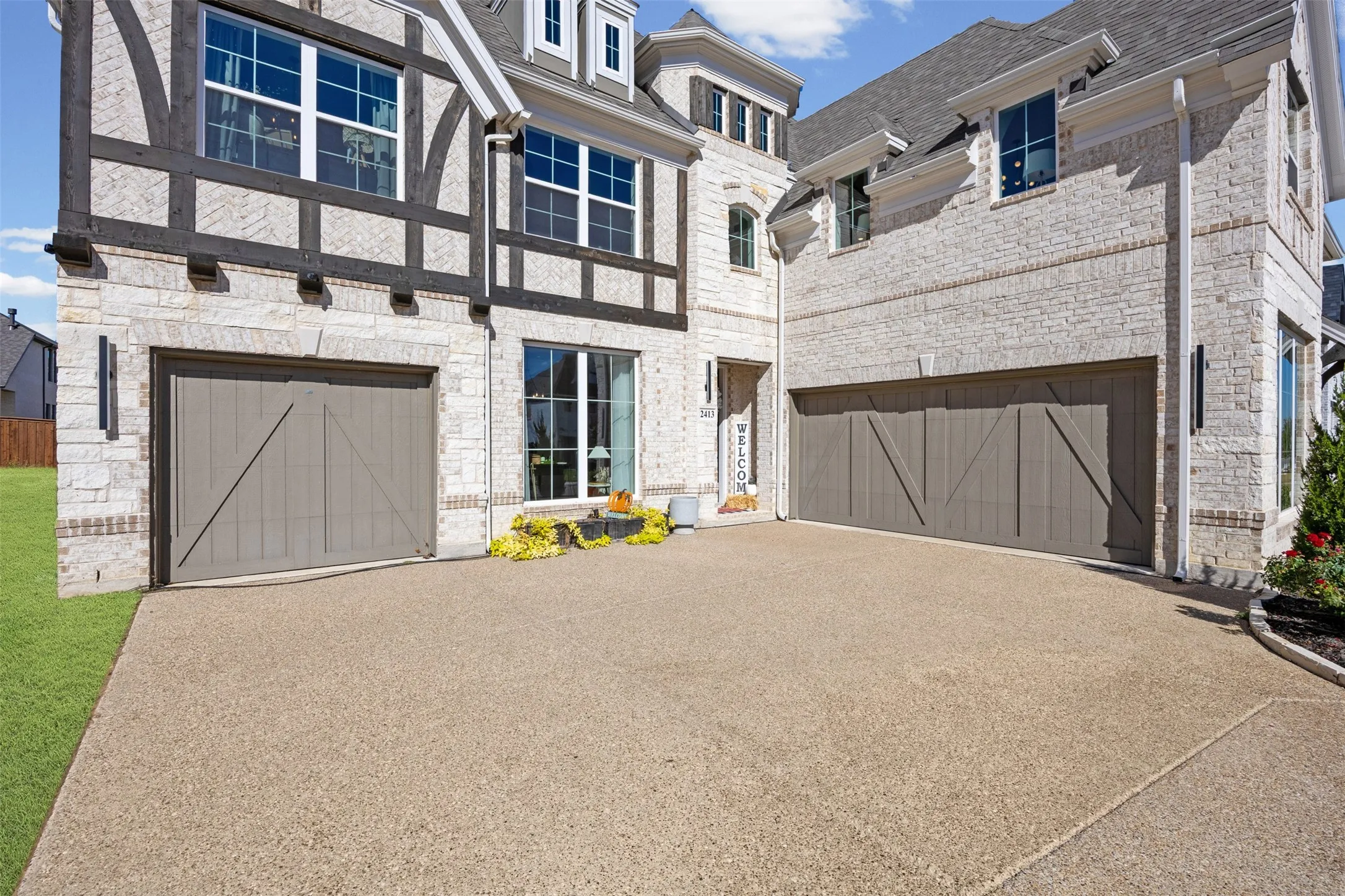 Single Family Residence For Sale in Ellis County , 2413 Shane Drive, Midlothian, Texas 76065, 4 Bedroom, 4 Bathroom, 3 Garage spaces, 3,719 Sqft, built in 2023, mls#21290759, Real Estate Agent in Midlothian, Homes For Sale in Ellis county, Homes For Sale in Midlothian, Realtor in Midlothian Texas, Real Estate Brokerage Independent Realty Texas, Luminita Cordes Realtor