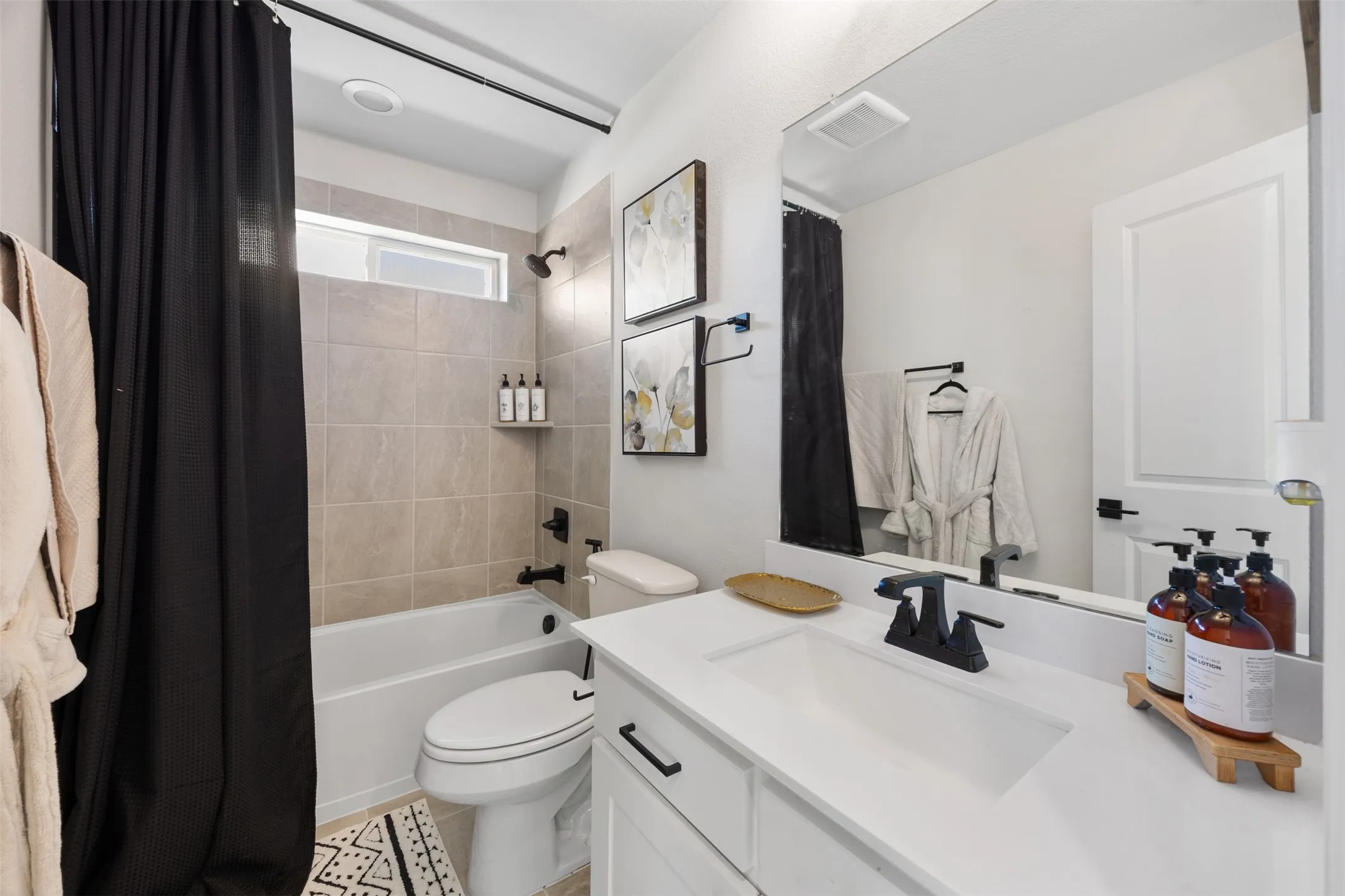 Single Family Residence For Sale in Ellis County , 2413 Shane Drive, Midlothian, Texas 76065, 4 Bedroom, 4 Bathroom, 3 Garage spaces, 3,719 Sqft, built in 2023, mls#21290759, Real Estate Agent in Midlothian, Homes For Sale in Ellis county, Homes For Sale in Midlothian, Realtor in Midlothian Texas, Real Estate Brokerage Independent Realty Texas, Luminita Cordes Realtor