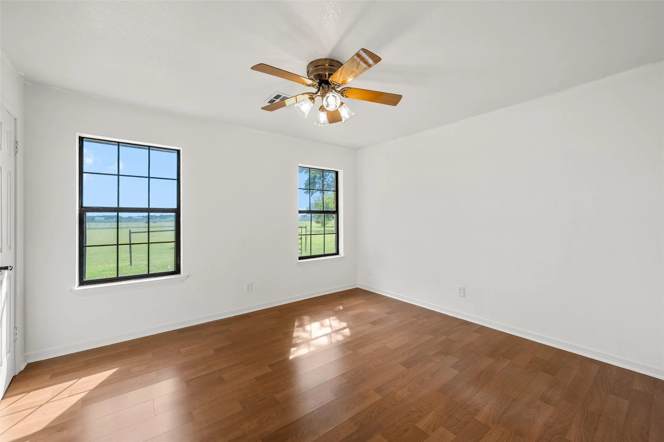 Single Family Residence For Sale in Mc Lennan County , 188 N Baese Road, West, Texas 76691, 3 Bedroom, 2 Bathroom, 2 Garage spaces, 1,832 Sqft, built in 1993, mls#21291517, Real Estate Agent in West, Homes For Sale in Mc Lennan county, Homes For Sale in West, Realtor in West Texas, Real Estate Brokerage Independent Realty Texas, Luminita Cordes Realtor