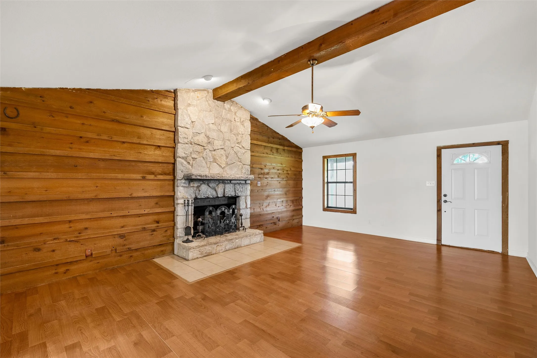 Single Family Residence For Sale in Mc Lennan County , 188 N Baese Road, West, Texas 76691, 3 Bedroom, 2 Bathroom, 2 Garage spaces, 1,832 Sqft, built in 1993, mls#21291517, Real Estate Agent in West, Homes For Sale in Mc Lennan county, Homes For Sale in West, Realtor in West Texas, Real Estate Brokerage Independent Realty Texas, Luminita Cordes Realtor