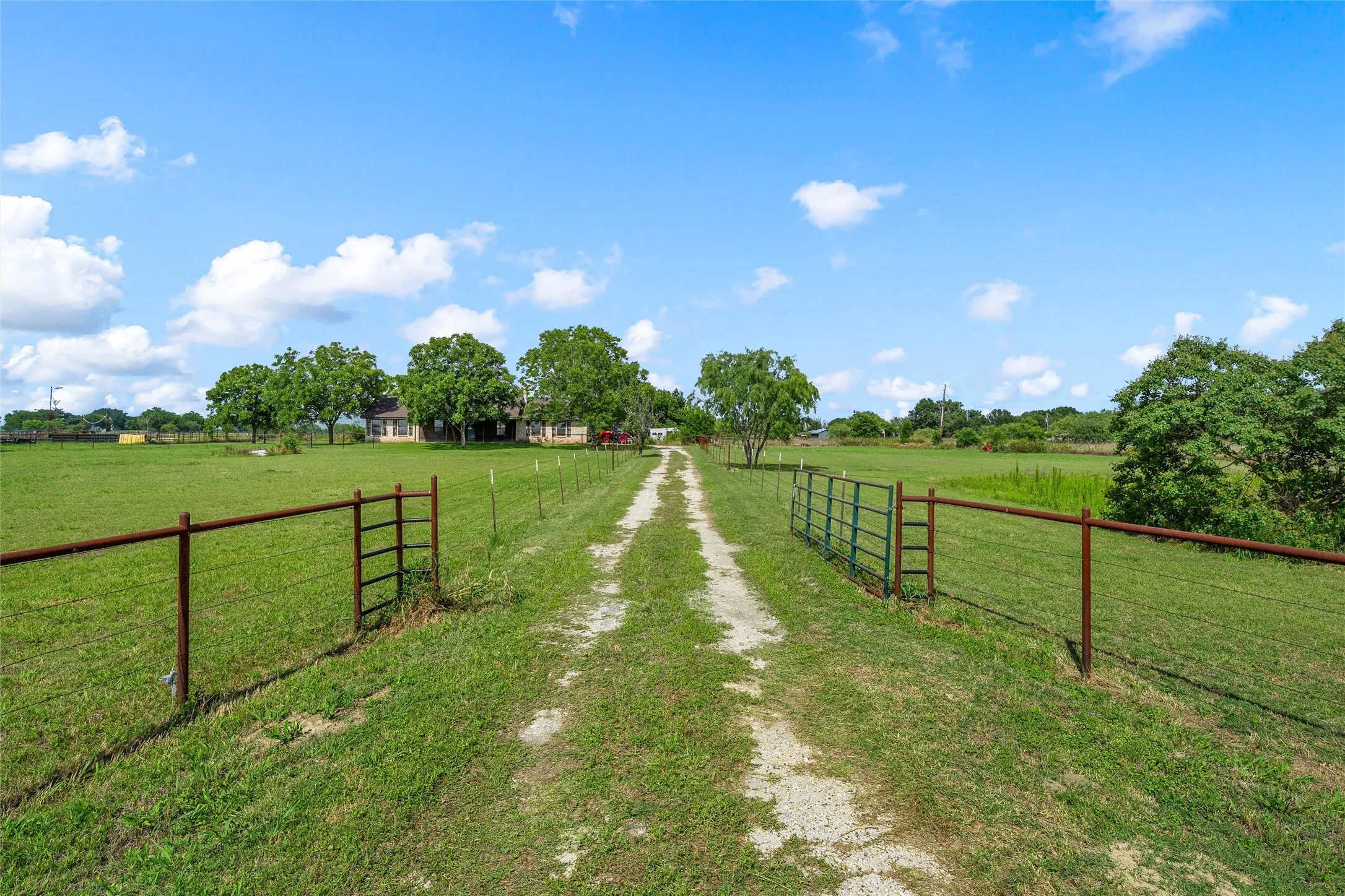 Single Family Residence For Sale in Mc Lennan County , 188 N Baese Road, West, Texas 76691, 3 Bedroom, 2 Bathroom, 2 Garage spaces, 1,832 Sqft, built in 1993, mls#21291517, Real Estate Agent in West, Homes For Sale in Mc Lennan county, Homes For Sale in West, Realtor in West Texas, Real Estate Brokerage Independent Realty Texas, Luminita Cordes Realtor