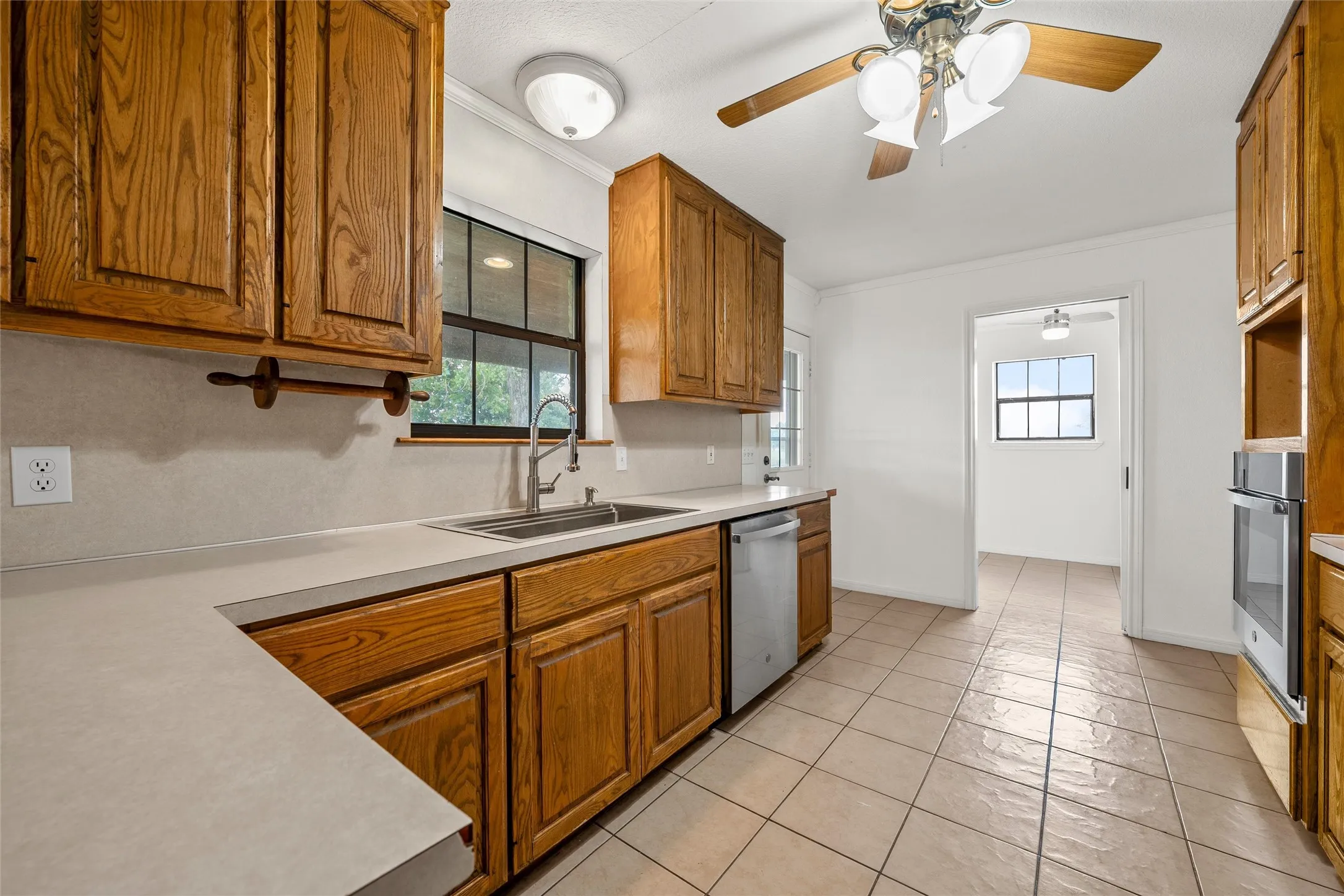 Single Family Residence For Sale in Mc Lennan County , 188 N Baese Road, West, Texas 76691, 3 Bedroom, 2 Bathroom, 2 Garage spaces, 1,832 Sqft, built in 1993, mls#21291517, Real Estate Agent in West, Homes For Sale in Mc Lennan county, Homes For Sale in West, Realtor in West Texas, Real Estate Brokerage Independent Realty Texas, Luminita Cordes Realtor