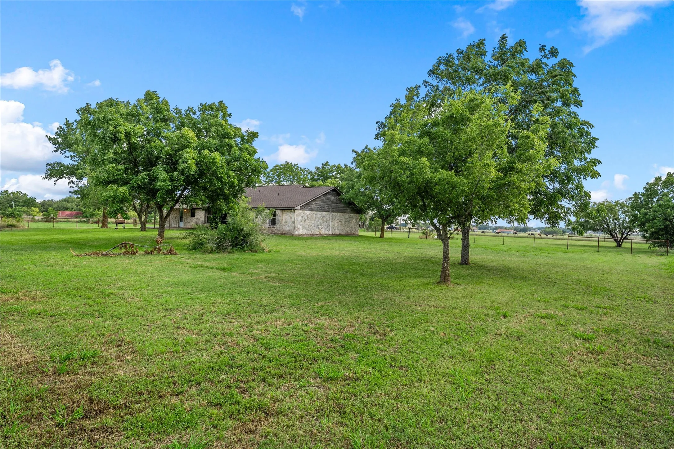 Single Family Residence For Sale in Mc Lennan County , 188 N Baese Road, West, Texas 76691, 3 Bedroom, 2 Bathroom, 2 Garage spaces, 1,832 Sqft, built in 1993, mls#21291517, Real Estate Agent in West, Homes For Sale in Mc Lennan county, Homes For Sale in West, Realtor in West Texas, Real Estate Brokerage Independent Realty Texas, Luminita Cordes Realtor