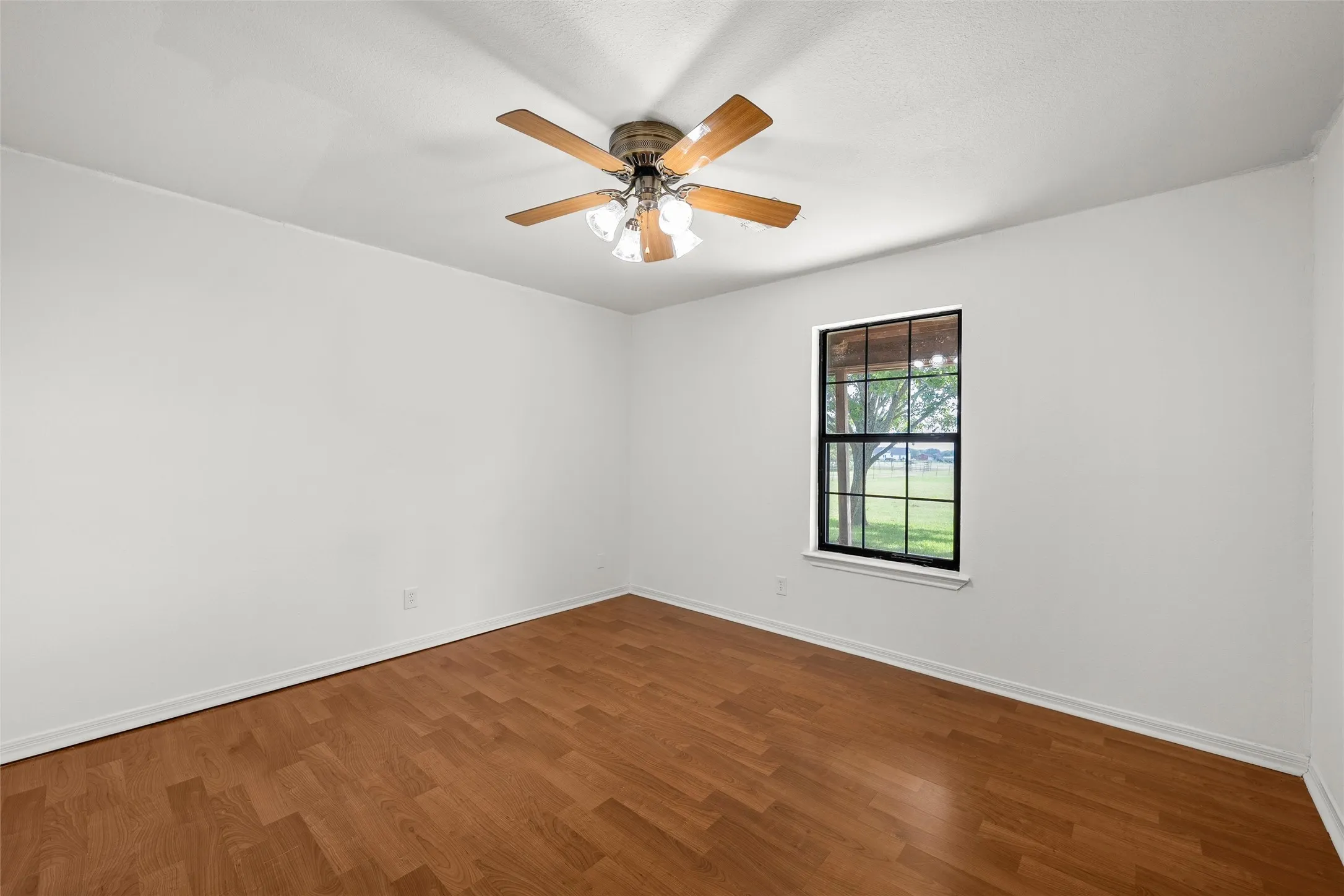 Single Family Residence For Sale in Mc Lennan County , 188 N Baese Road, West, Texas 76691, 3 Bedroom, 2 Bathroom, 2 Garage spaces, 1,832 Sqft, built in 1993, mls#21291517, Real Estate Agent in West, Homes For Sale in Mc Lennan county, Homes For Sale in West, Realtor in West Texas, Real Estate Brokerage Independent Realty Texas, Luminita Cordes Realtor