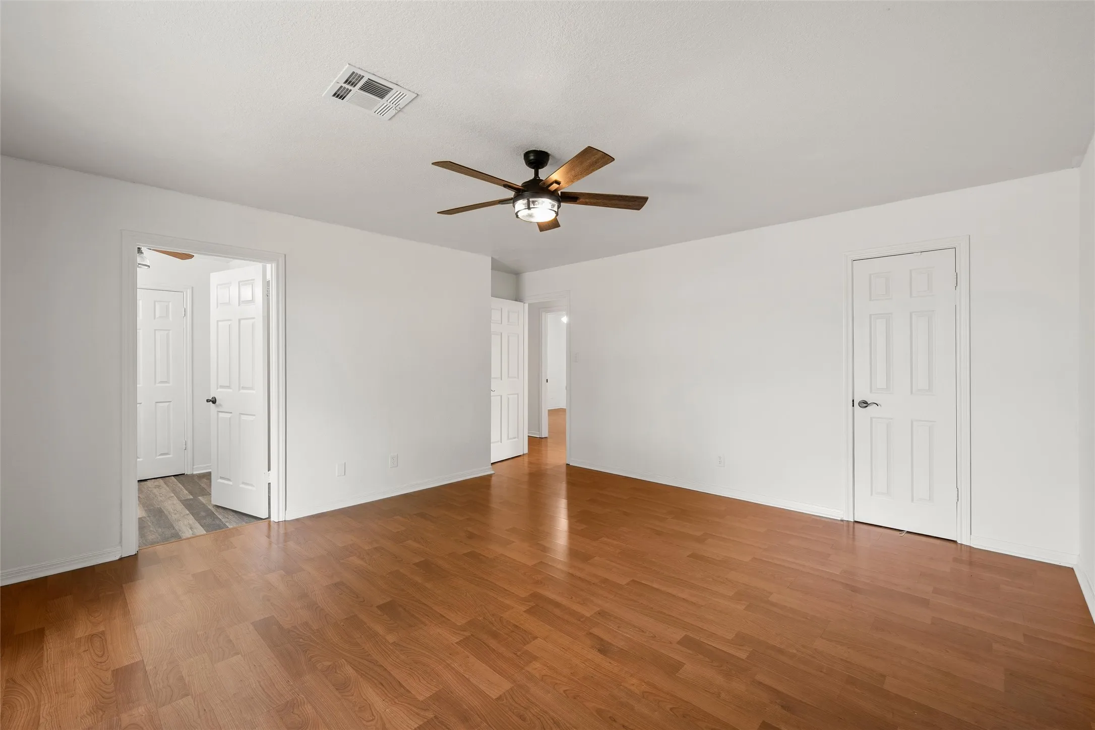 Single Family Residence For Sale in Mc Lennan County , 188 N Baese Road, West, Texas 76691, 3 Bedroom, 2 Bathroom, 2 Garage spaces, 1,832 Sqft, built in 1993, mls#21291517, Real Estate Agent in West, Homes For Sale in Mc Lennan county, Homes For Sale in West, Realtor in West Texas, Real Estate Brokerage Independent Realty Texas, Luminita Cordes Realtor
