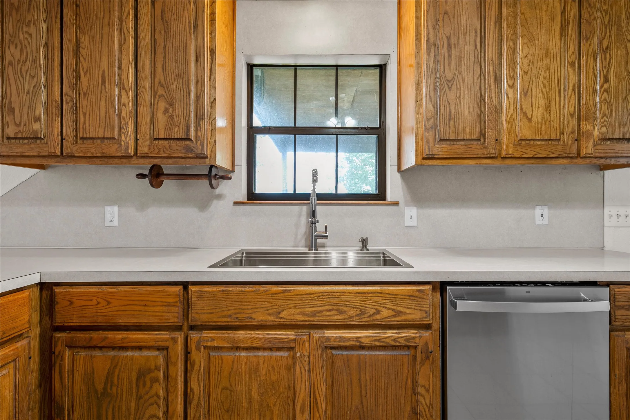 Single Family Residence For Sale in Mc Lennan County , 188 N Baese Road, West, Texas 76691, 3 Bedroom, 2 Bathroom, 2 Garage spaces, 1,832 Sqft, built in 1993, mls#21291517, Real Estate Agent in West, Homes For Sale in Mc Lennan county, Homes For Sale in West, Realtor in West Texas, Real Estate Brokerage Independent Realty Texas, Luminita Cordes Realtor