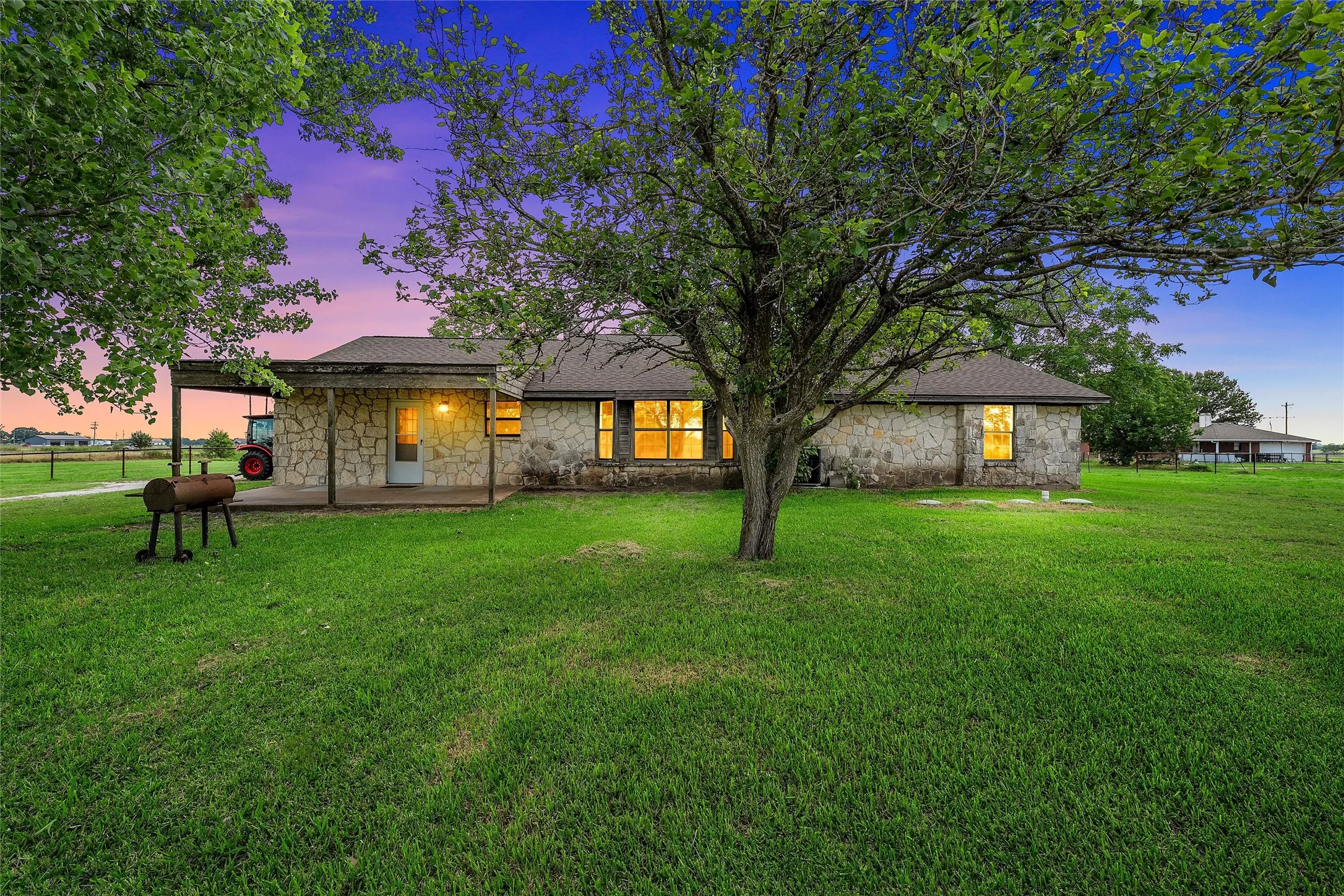 Single Family Residence For Sale in Mc Lennan County , 188 N Baese Road, West, Texas 76691, 3 Bedroom, 2 Bathroom, 2 Garage spaces, 1,832 Sqft, built in 1993, mls#21291517, Real Estate Agent in West, Homes For Sale in Mc Lennan county, Homes For Sale in West, Realtor in West Texas, Real Estate Brokerage Independent Realty Texas, Luminita Cordes Realtor