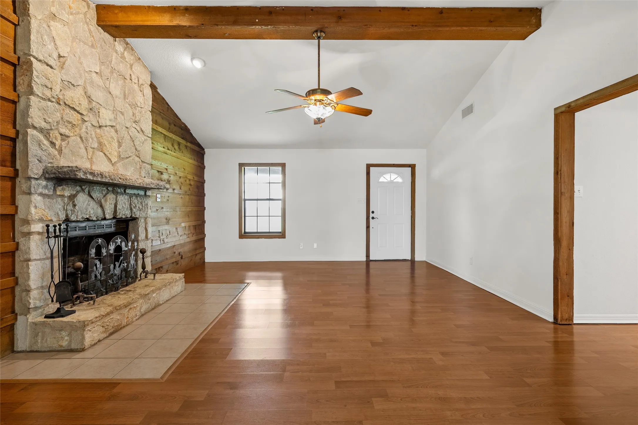 Single Family Residence For Sale in Mc Lennan County , 188 N Baese Road, West, Texas 76691, 3 Bedroom, 2 Bathroom, 2 Garage spaces, 1,832 Sqft, built in 1993, mls#21291517, Real Estate Agent in West, Homes For Sale in Mc Lennan county, Homes For Sale in West, Realtor in West Texas, Real Estate Brokerage Independent Realty Texas, Luminita Cordes Realtor