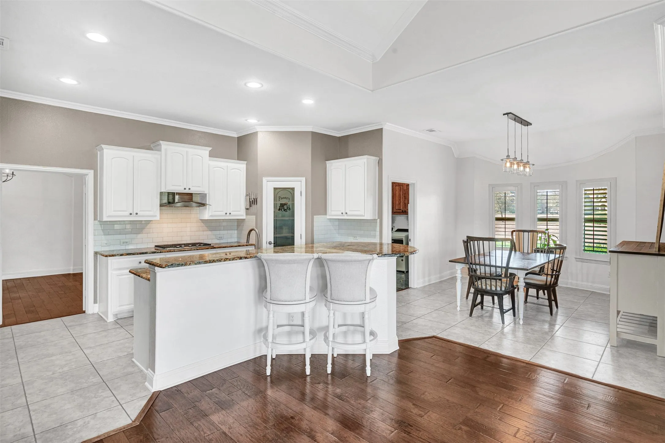 Single Family Residence For Sale in Rockwall County , 8 Chapel Hill Lane, Mclendon Chisholm, Texas 75032, 4 Bedroom, 3 Bathroom, 3 Garage spaces, 3,073 Sqft, built in 2012, mls#21289610, Real Estate Agent in Mclendon Chisholm, Homes For Sale in Rockwall county, Homes For Sale in Mclendon Chisholm, Realtor in Mclendon Chisholm Texas, Real Estate Brokerage Independent Realty Texas, Luminita Cordes Realtor