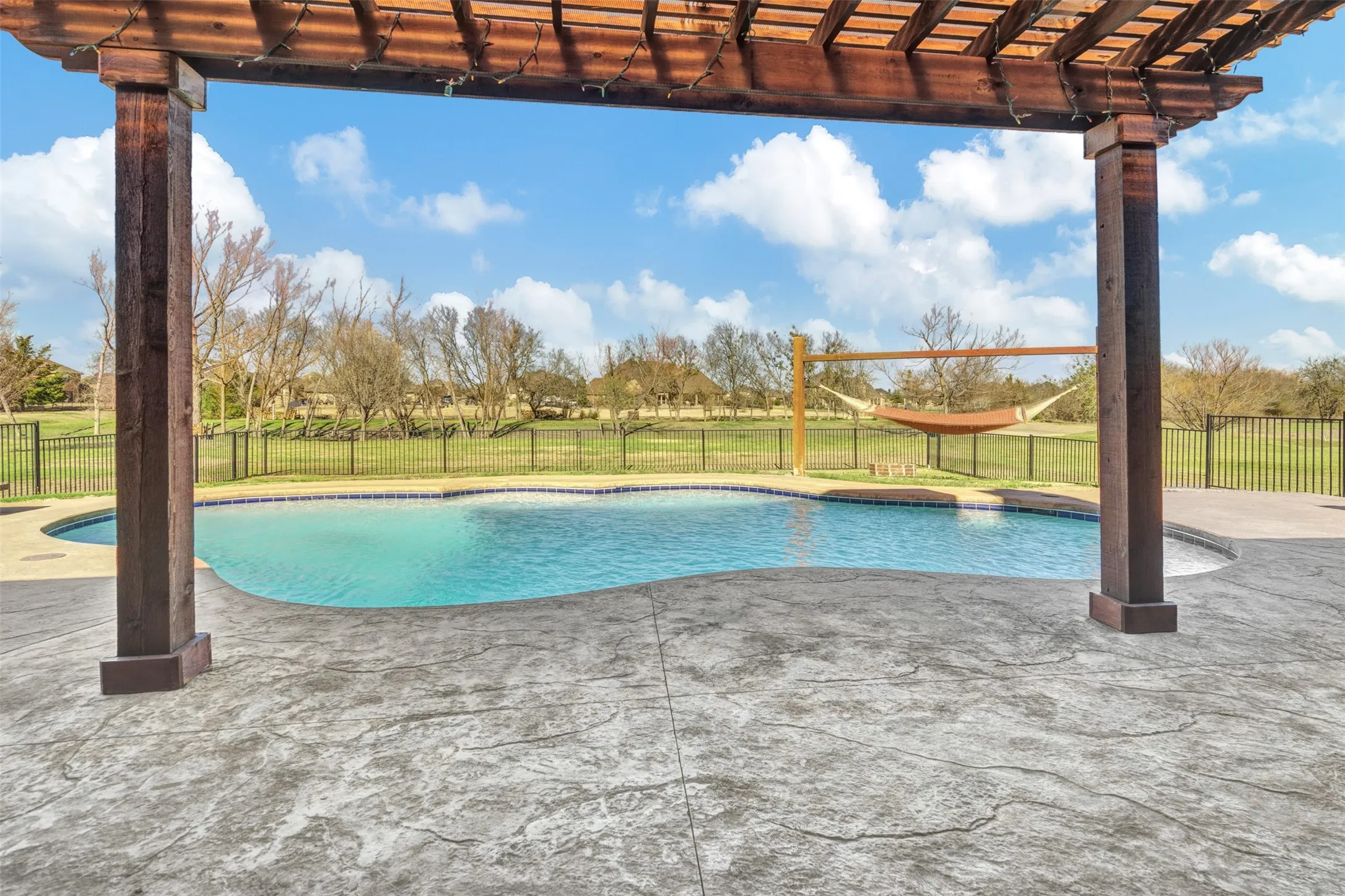 Single Family Residence For Sale in Rockwall County , 8 Chapel Hill Lane, Mclendon Chisholm, Texas 75032, 4 Bedroom, 3 Bathroom, 3 Garage spaces, 3,073 Sqft, built in 2012, mls#21289610, Real Estate Agent in Mclendon Chisholm, Homes For Sale in Rockwall county, Homes For Sale in Mclendon Chisholm, Realtor in Mclendon Chisholm Texas, Real Estate Brokerage Independent Realty Texas, Luminita Cordes Realtor
