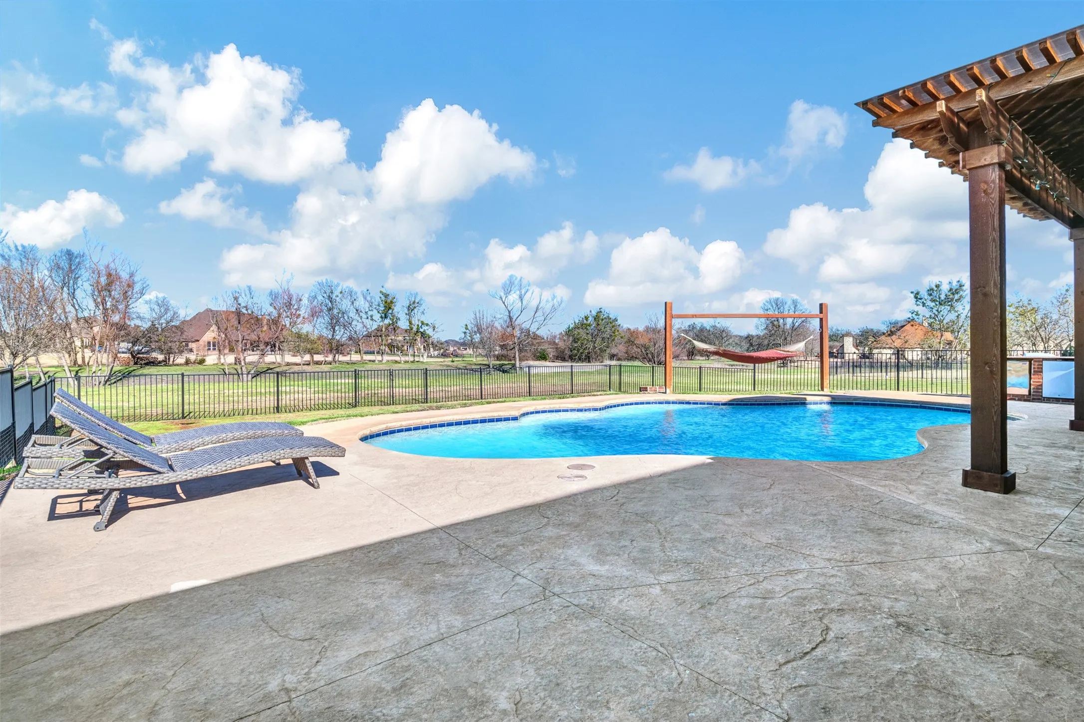 Single Family Residence For Sale in Rockwall County , 8 Chapel Hill Lane, Mclendon Chisholm, Texas 75032, 4 Bedroom, 3 Bathroom, 3 Garage spaces, 3,073 Sqft, built in 2012, mls#21289610, Real Estate Agent in Mclendon Chisholm, Homes For Sale in Rockwall county, Homes For Sale in Mclendon Chisholm, Realtor in Mclendon Chisholm Texas, Real Estate Brokerage Independent Realty Texas, Luminita Cordes Realtor