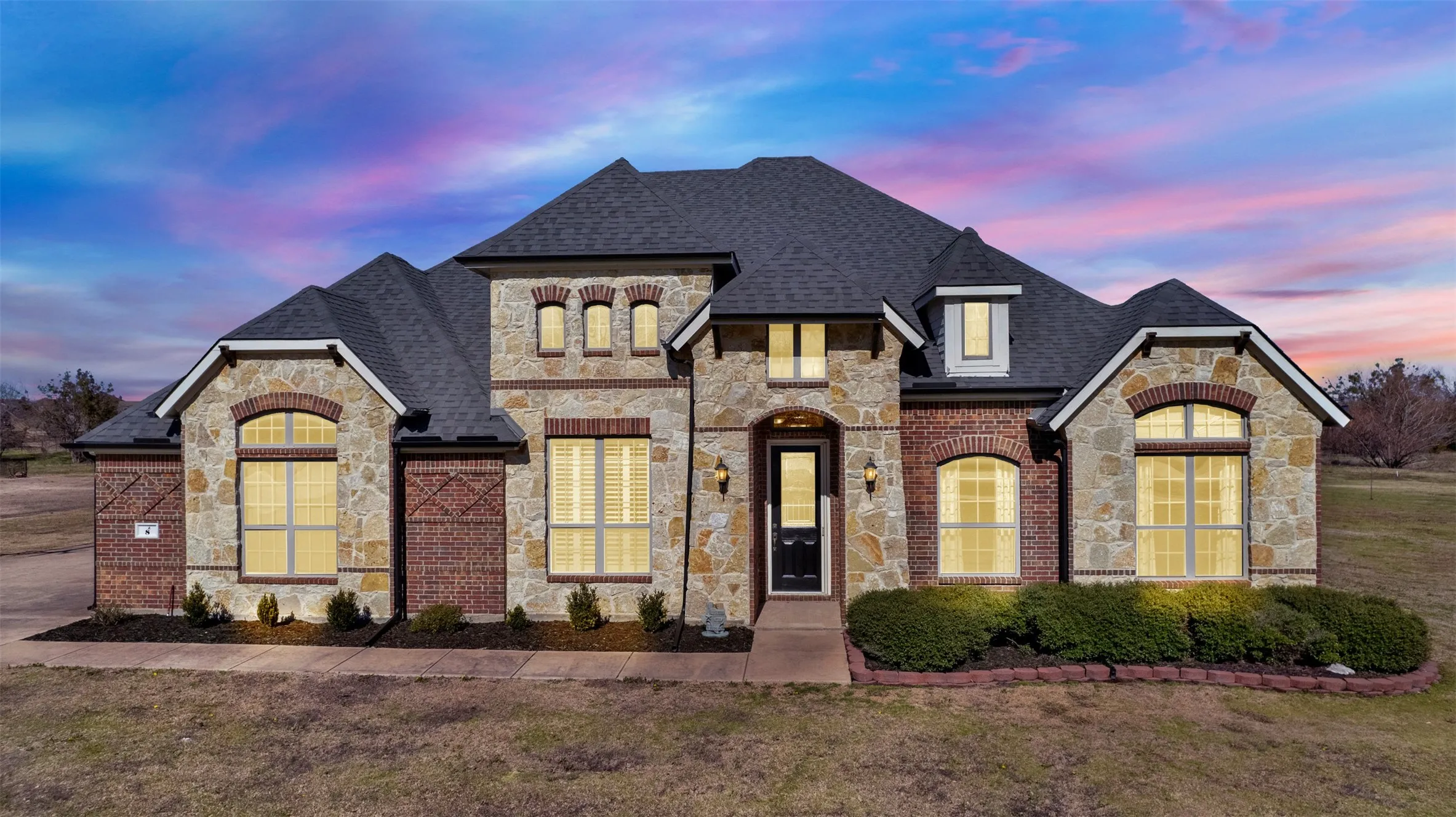 Single Family Residence For Sale in Rockwall County , 8 Chapel Hill Lane, Mclendon Chisholm, Texas 75032, 4 Bedroom, 3 Bathroom, 3 Garage spaces, 3,073 Sqft, built in 2012, mls#21289610, Real Estate Agent in Mclendon Chisholm, Homes For Sale in Rockwall county, Homes For Sale in Mclendon Chisholm, Realtor in Mclendon Chisholm Texas, Real Estate Brokerage Independent Realty Texas, Luminita Cordes Realtor