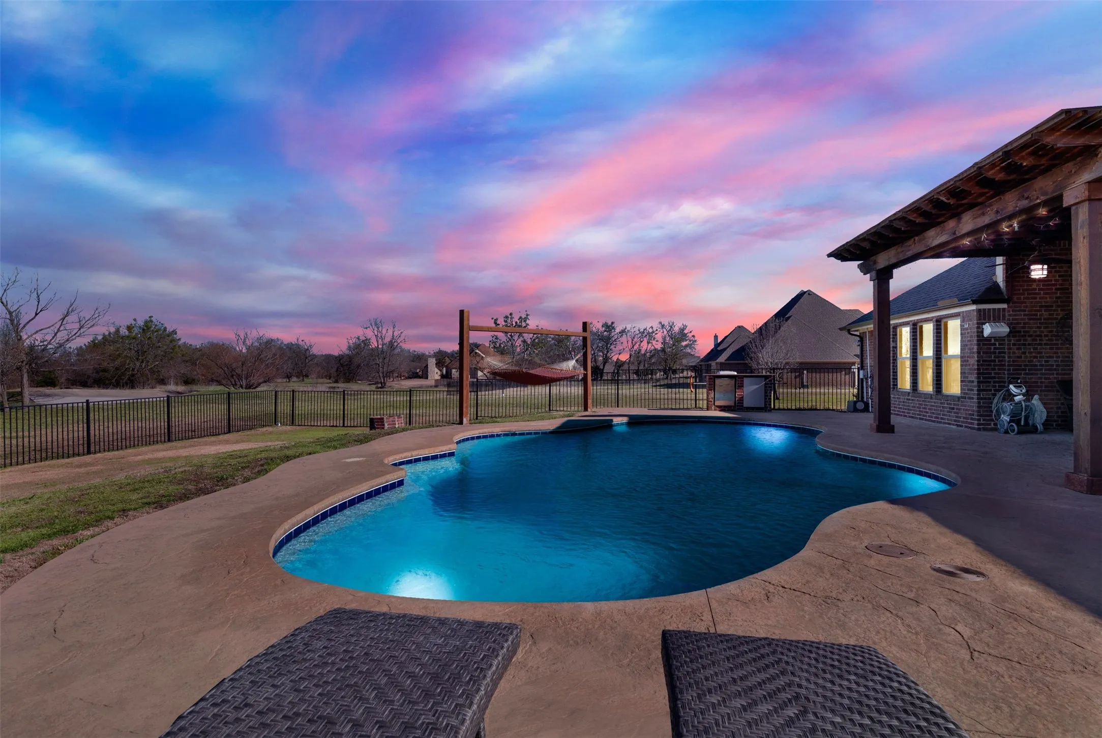 Single Family Residence For Sale in Rockwall County , 8 Chapel Hill Lane, Mclendon Chisholm, Texas 75032, 4 Bedroom, 3 Bathroom, 3 Garage spaces, 3,073 Sqft, built in 2012, mls#21289610, Real Estate Agent in Mclendon Chisholm, Homes For Sale in Rockwall county, Homes For Sale in Mclendon Chisholm, Realtor in Mclendon Chisholm Texas, Real Estate Brokerage Independent Realty Texas, Luminita Cordes Realtor
