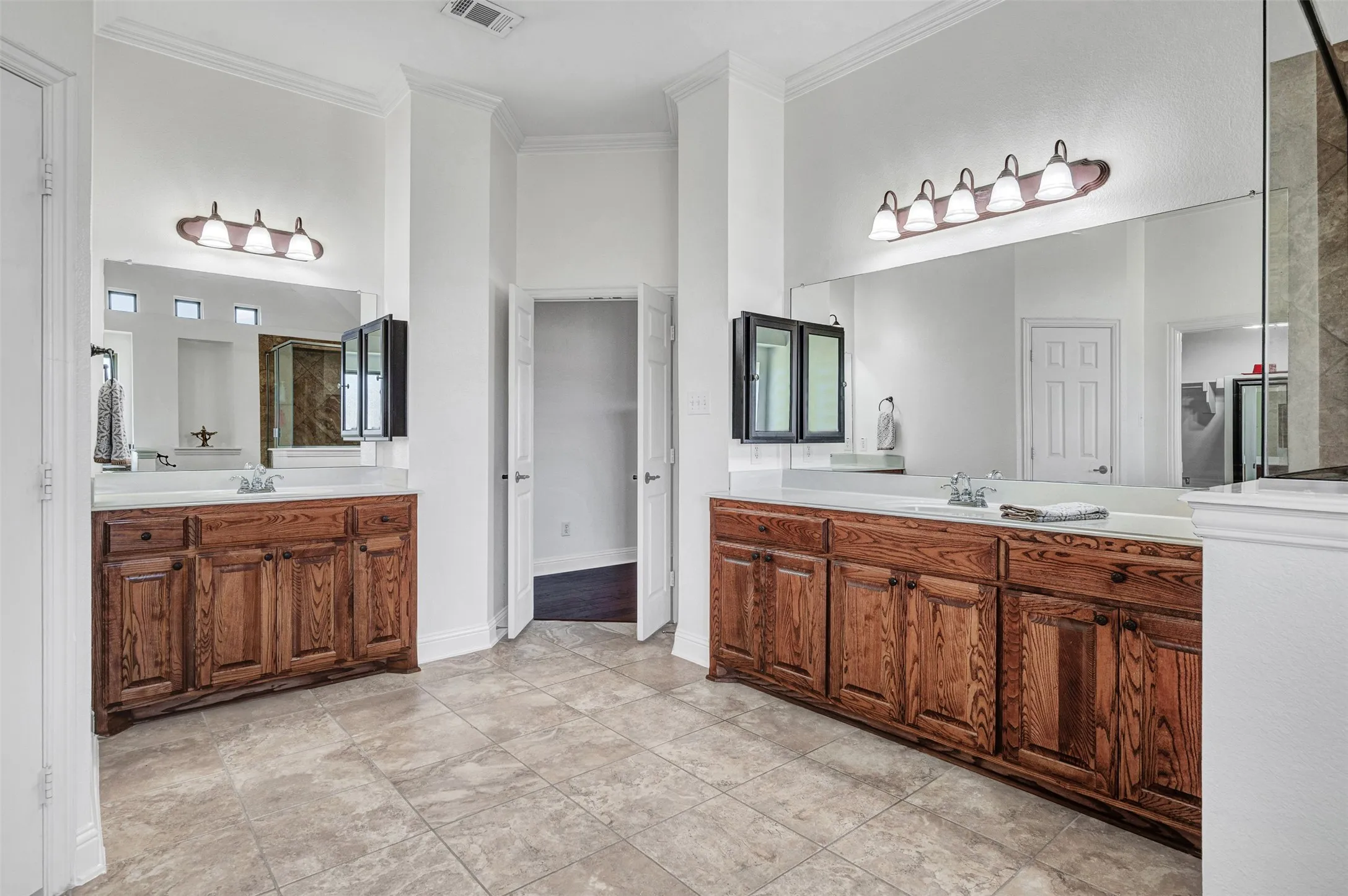 Single Family Residence For Sale in Rockwall County , 8 Chapel Hill Lane, Mclendon Chisholm, Texas 75032, 4 Bedroom, 3 Bathroom, 3 Garage spaces, 3,073 Sqft, built in 2012, mls#21289610, Real Estate Agent in Mclendon Chisholm, Homes For Sale in Rockwall county, Homes For Sale in Mclendon Chisholm, Realtor in Mclendon Chisholm Texas, Real Estate Brokerage Independent Realty Texas, Luminita Cordes Realtor