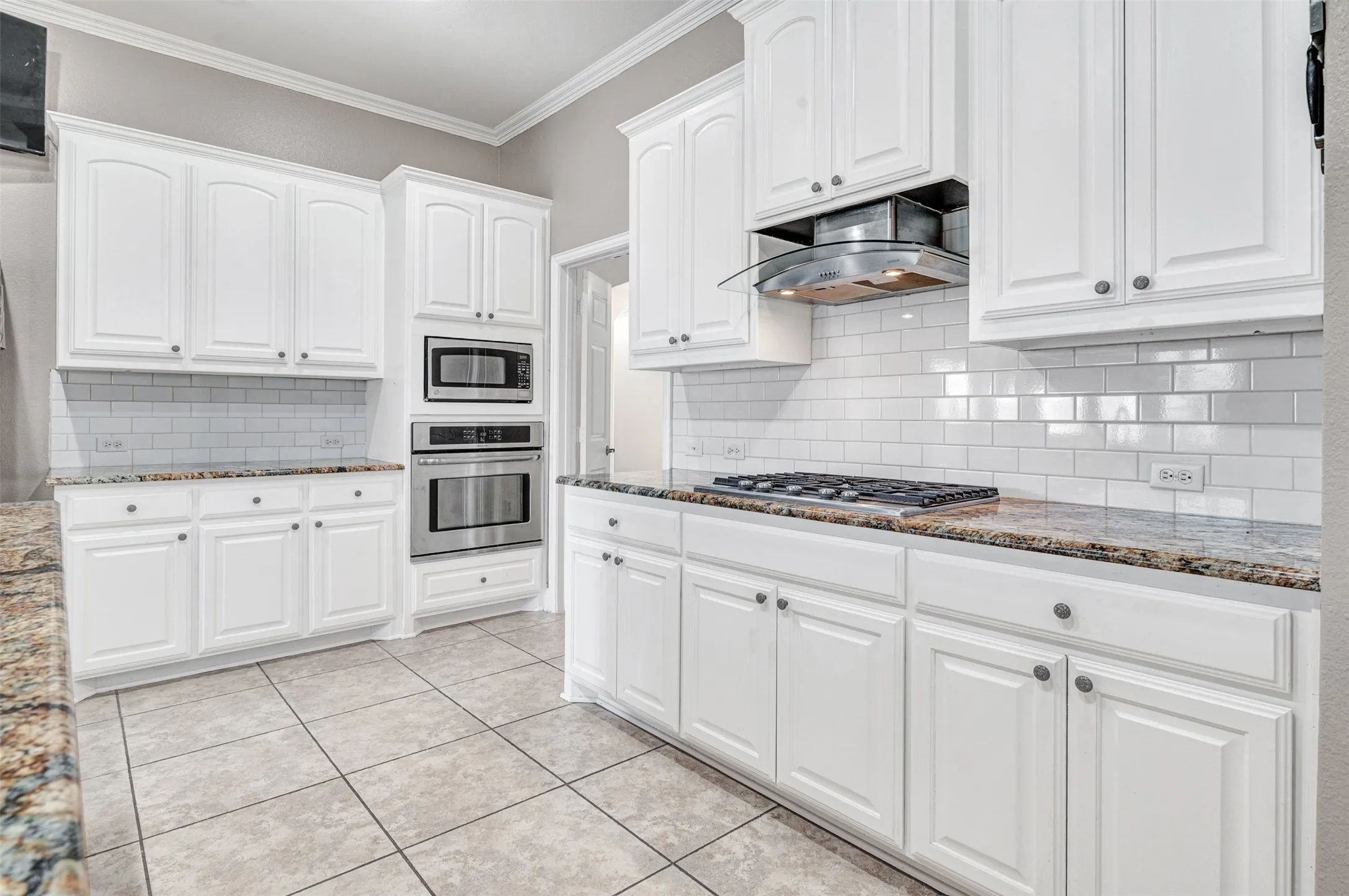 Single Family Residence For Sale in Rockwall County , 8 Chapel Hill Lane, Mclendon Chisholm, Texas 75032, 4 Bedroom, 3 Bathroom, 3 Garage spaces, 3,073 Sqft, built in 2012, mls#21289610, Real Estate Agent in Mclendon Chisholm, Homes For Sale in Rockwall county, Homes For Sale in Mclendon Chisholm, Realtor in Mclendon Chisholm Texas, Real Estate Brokerage Independent Realty Texas, Luminita Cordes Realtor