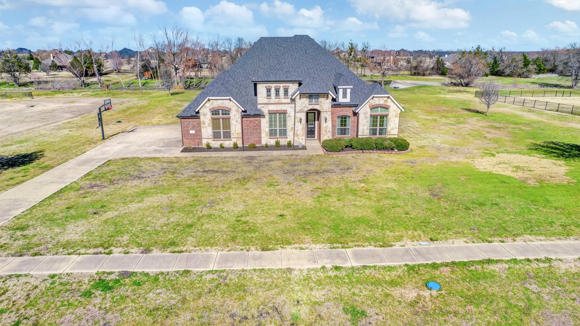 Single Family Residence For Sale in Rockwall County , 8 Chapel Hill Lane, Mclendon Chisholm, Texas 75032, 4 Bedroom, 3 Bathroom, 3 Garage spaces, 3,073 Sqft, built in 2012, mls#21289610, Real Estate Agent in Mclendon Chisholm, Homes For Sale in Rockwall county, Homes For Sale in Mclendon Chisholm, Realtor in Mclendon Chisholm Texas, Real Estate Brokerage Independent Realty Texas, Luminita Cordes Realtor