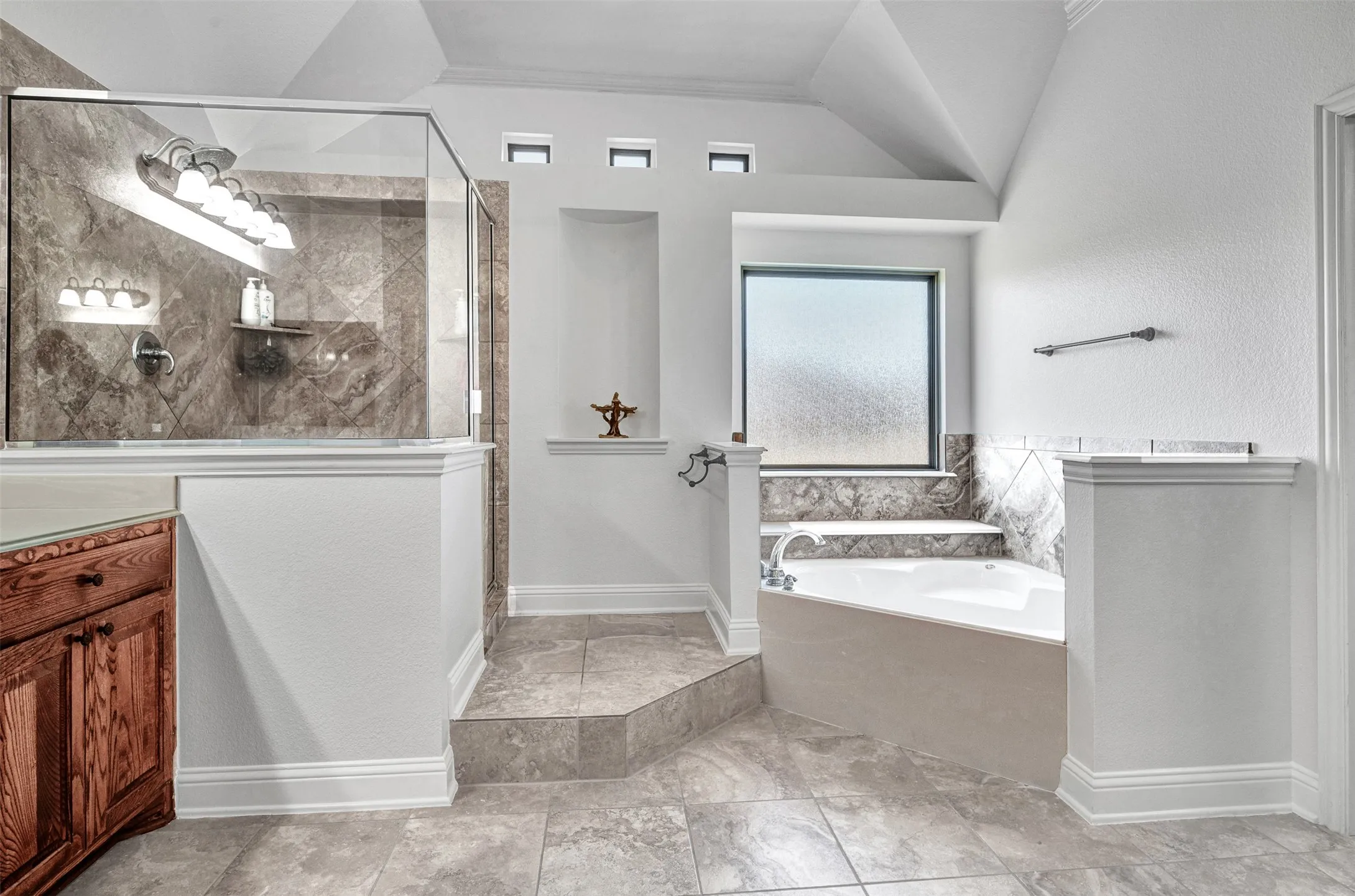 Single Family Residence For Sale in Rockwall County , 8 Chapel Hill Lane, Mclendon Chisholm, Texas 75032, 4 Bedroom, 3 Bathroom, 3 Garage spaces, 3,073 Sqft, built in 2012, mls#21289610, Real Estate Agent in Mclendon Chisholm, Homes For Sale in Rockwall county, Homes For Sale in Mclendon Chisholm, Realtor in Mclendon Chisholm Texas, Real Estate Brokerage Independent Realty Texas, Luminita Cordes Realtor