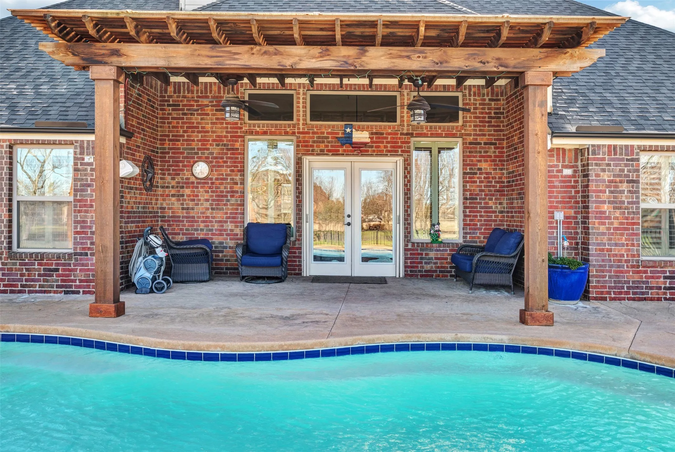Single Family Residence For Sale in Rockwall County , 8 Chapel Hill Lane, Mclendon Chisholm, Texas 75032, 4 Bedroom, 3 Bathroom, 3 Garage spaces, 3,073 Sqft, built in 2012, mls#21289610, Real Estate Agent in Mclendon Chisholm, Homes For Sale in Rockwall county, Homes For Sale in Mclendon Chisholm, Realtor in Mclendon Chisholm Texas, Real Estate Brokerage Independent Realty Texas, Luminita Cordes Realtor