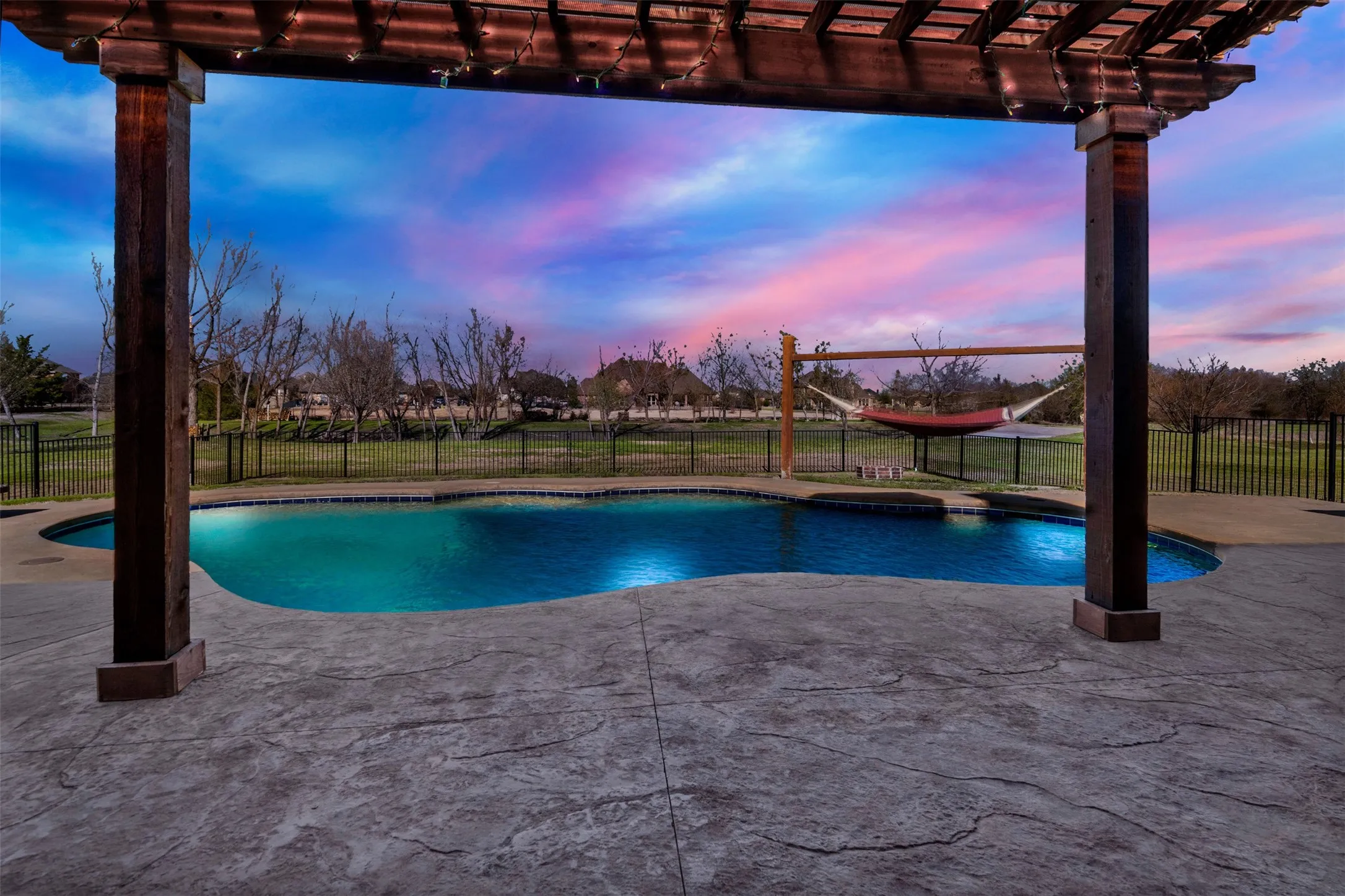 Single Family Residence For Sale in Rockwall County , 8 Chapel Hill Lane, Mclendon Chisholm, Texas 75032, 4 Bedroom, 3 Bathroom, 3 Garage spaces, 3,073 Sqft, built in 2012, mls#21289610, Real Estate Agent in Mclendon Chisholm, Homes For Sale in Rockwall county, Homes For Sale in Mclendon Chisholm, Realtor in Mclendon Chisholm Texas, Real Estate Brokerage Independent Realty Texas, Luminita Cordes Realtor