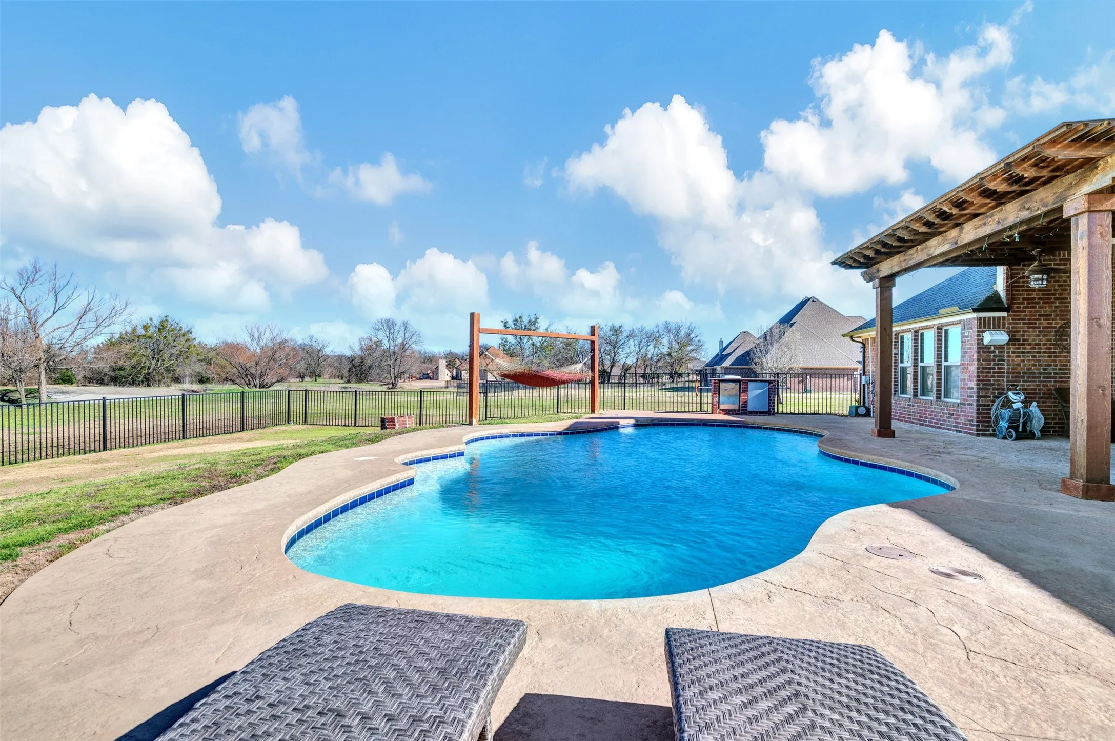 Single Family Residence For Sale in Rockwall County , 8 Chapel Hill Lane, Mclendon Chisholm, Texas 75032, 4 Bedroom, 3 Bathroom, 3 Garage spaces, 3,073 Sqft, built in 2012, mls#21289610, Real Estate Agent in Mclendon Chisholm, Homes For Sale in Rockwall county, Homes For Sale in Mclendon Chisholm, Realtor in Mclendon Chisholm Texas, Real Estate Brokerage Independent Realty Texas, Luminita Cordes Realtor