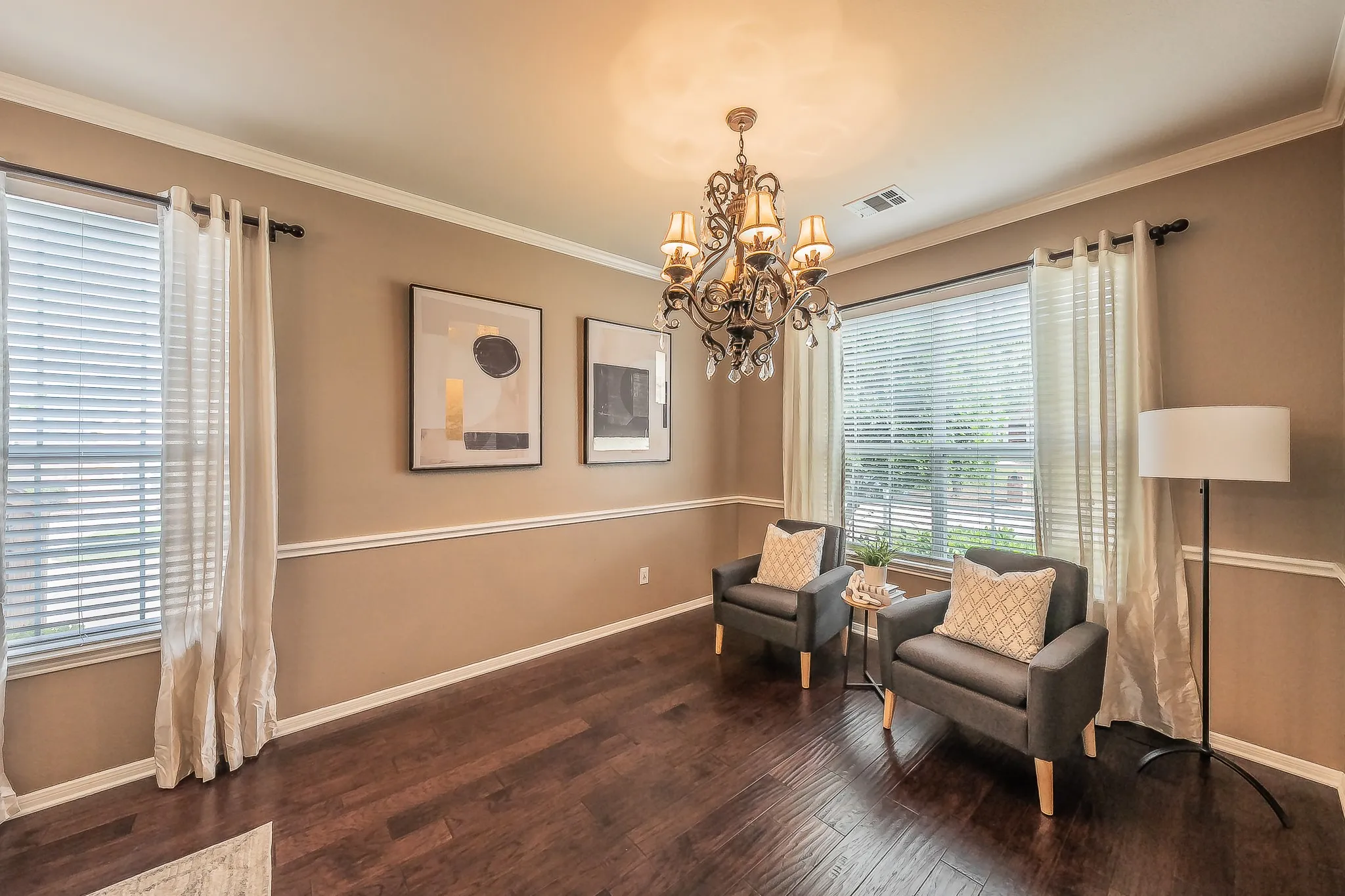 Single Family Residence For Sale in Tarrant County , 5516 Dunn Hill Drive, Fort Worth, Texas 76137, 5 Bedroom, 4 Bathroom, 2 Garage spaces, 3,921 Sqft, built in 2003, mls#21290053, Real Estate Agent in Fort Worth, Homes For Sale in Tarrant county, Homes For Sale in Fort Worth, Realtor in Fort Worth Texas, Real Estate Brokerage Independent Realty Texas, Luminita Cordes Realtor