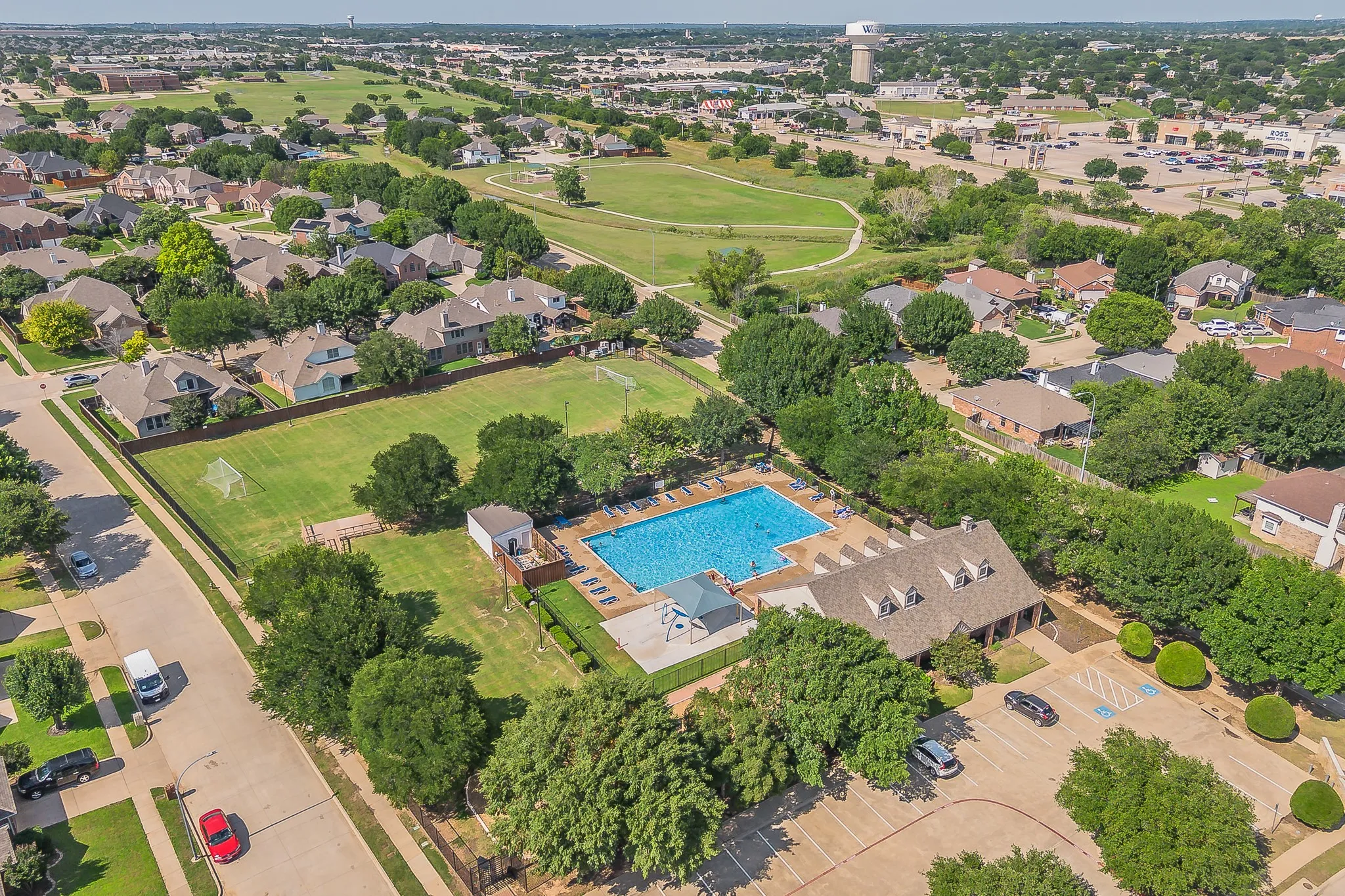 Single Family Residence For Sale in Tarrant County , 5516 Dunn Hill Drive, Fort Worth, Texas 76137, 5 Bedroom, 4 Bathroom, 2 Garage spaces, 3,921 Sqft, built in 2003, mls#21290053, Real Estate Agent in Fort Worth, Homes For Sale in Tarrant county, Homes For Sale in Fort Worth, Realtor in Fort Worth Texas, Real Estate Brokerage Independent Realty Texas, Luminita Cordes Realtor