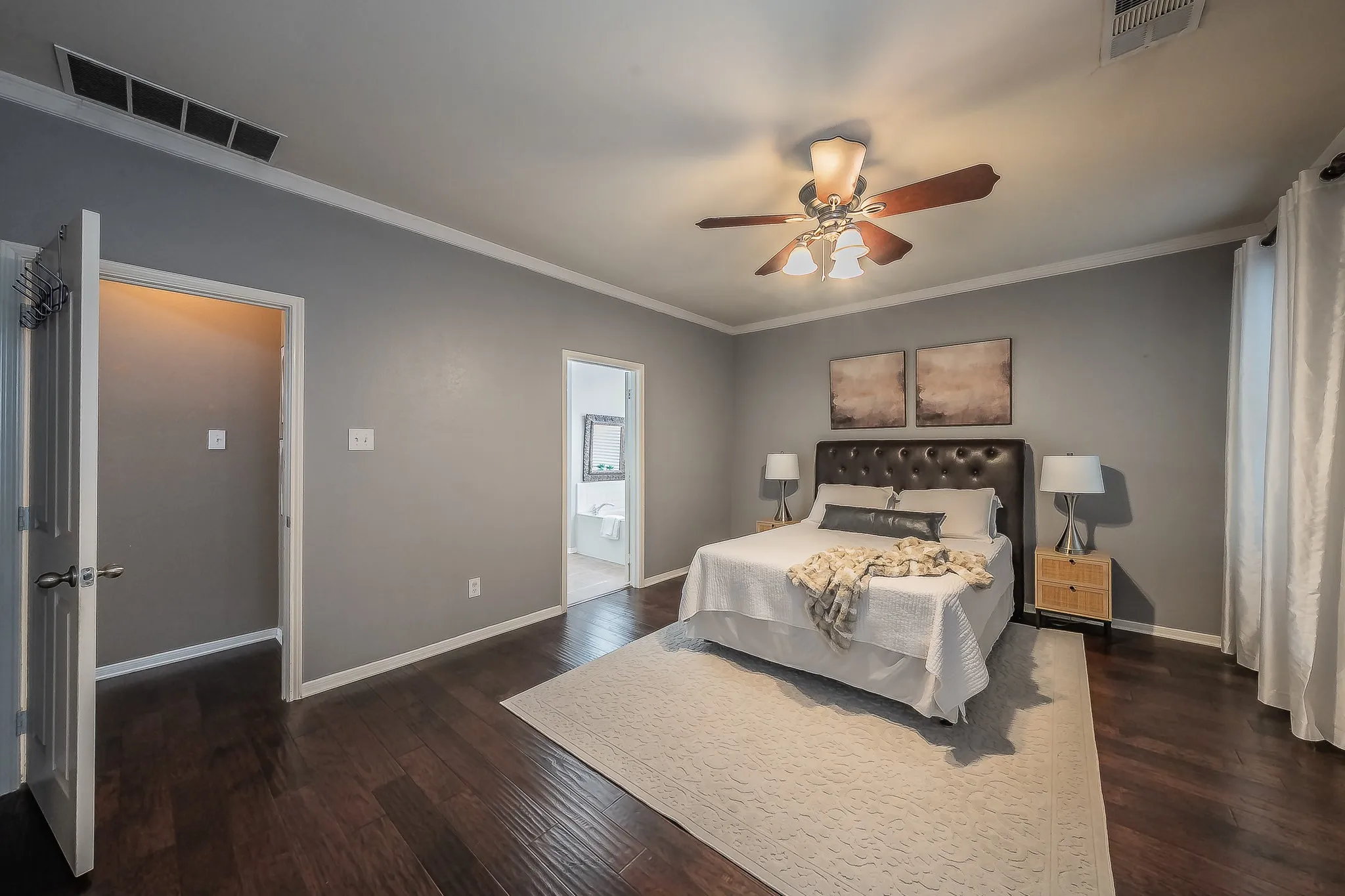 Single Family Residence For Sale in Tarrant County , 5516 Dunn Hill Drive, Fort Worth, Texas 76137, 5 Bedroom, 4 Bathroom, 2 Garage spaces, 3,921 Sqft, built in 2003, mls#21290053, Real Estate Agent in Fort Worth, Homes For Sale in Tarrant county, Homes For Sale in Fort Worth, Realtor in Fort Worth Texas, Real Estate Brokerage Independent Realty Texas, Luminita Cordes Realtor