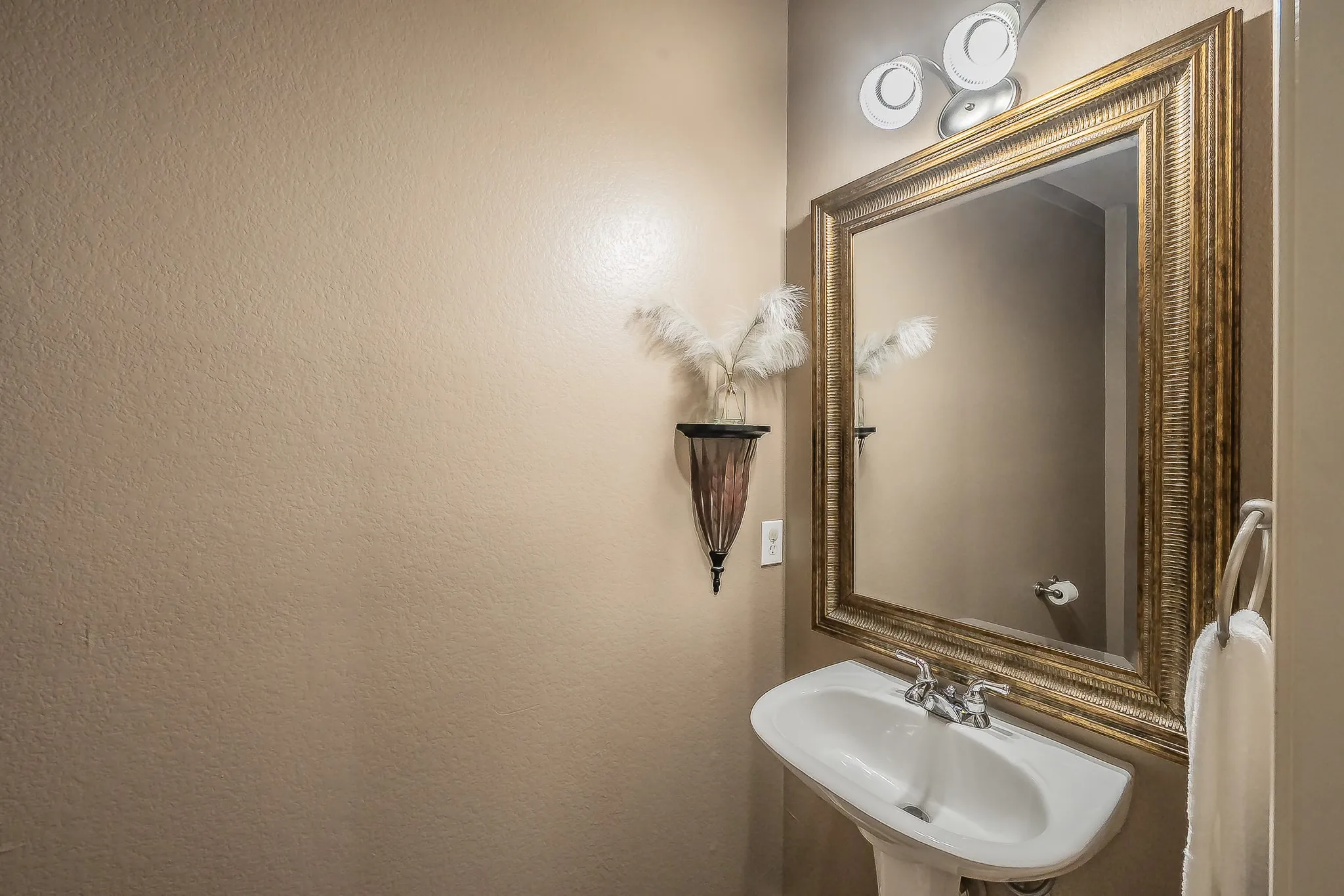 Single Family Residence For Sale in Tarrant County , 5516 Dunn Hill Drive, Fort Worth, Texas 76137, 5 Bedroom, 4 Bathroom, 2 Garage spaces, 3,921 Sqft, built in 2003, mls#21290053, Real Estate Agent in Fort Worth, Homes For Sale in Tarrant county, Homes For Sale in Fort Worth, Realtor in Fort Worth Texas, Real Estate Brokerage Independent Realty Texas, Luminita Cordes Realtor