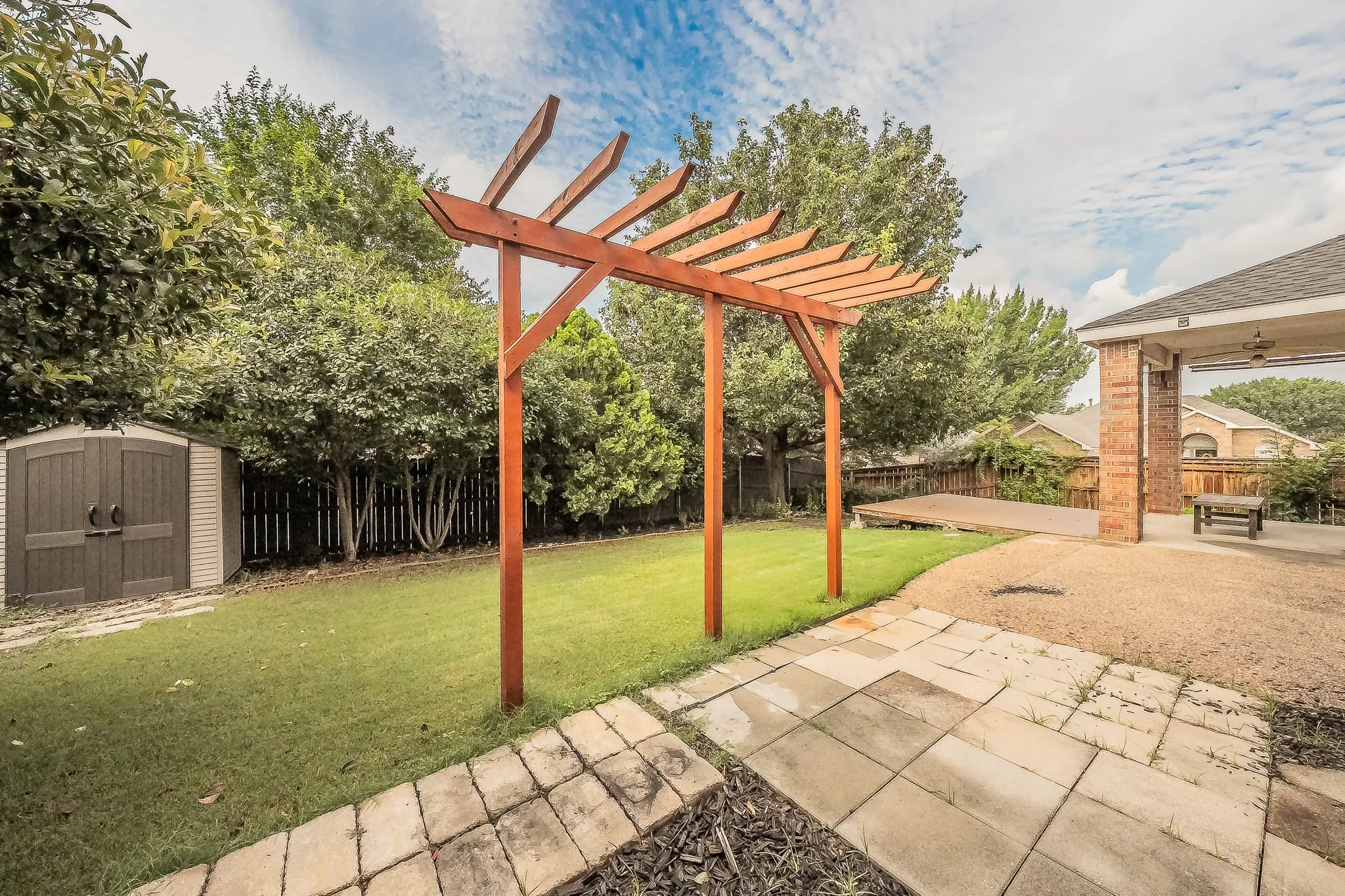 Single Family Residence For Sale in Tarrant County , 5516 Dunn Hill Drive, Fort Worth, Texas 76137, 5 Bedroom, 4 Bathroom, 2 Garage spaces, 3,921 Sqft, built in 2003, mls#21290053, Real Estate Agent in Fort Worth, Homes For Sale in Tarrant county, Homes For Sale in Fort Worth, Realtor in Fort Worth Texas, Real Estate Brokerage Independent Realty Texas, Luminita Cordes Realtor