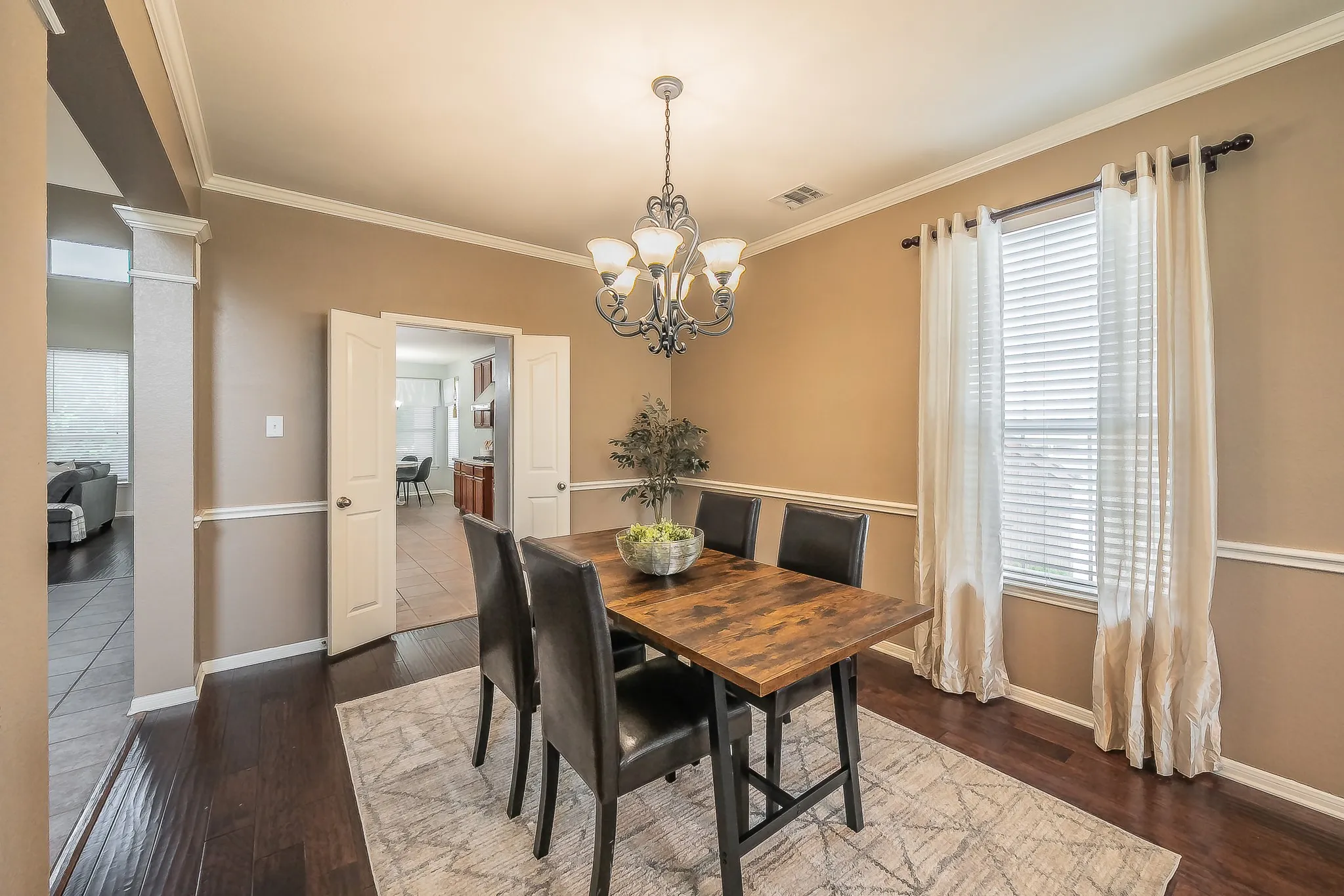 Single Family Residence For Sale in Tarrant County , 5516 Dunn Hill Drive, Fort Worth, Texas 76137, 5 Bedroom, 4 Bathroom, 2 Garage spaces, 3,921 Sqft, built in 2003, mls#21290053, Real Estate Agent in Fort Worth, Homes For Sale in Tarrant county, Homes For Sale in Fort Worth, Realtor in Fort Worth Texas, Real Estate Brokerage Independent Realty Texas, Luminita Cordes Realtor