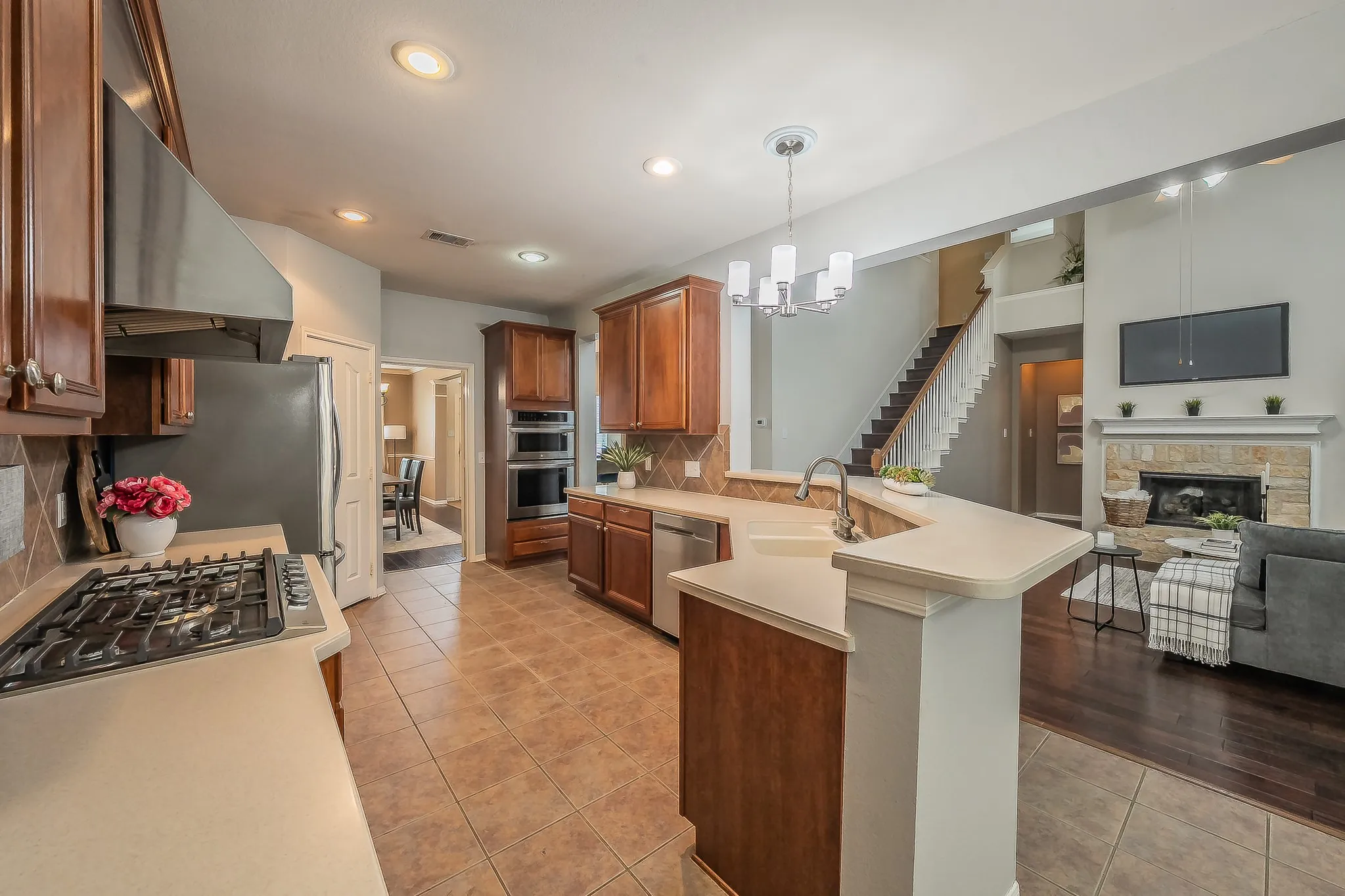 Single Family Residence For Sale in Tarrant County , 5516 Dunn Hill Drive, Fort Worth, Texas 76137, 5 Bedroom, 4 Bathroom, 2 Garage spaces, 3,921 Sqft, built in 2003, mls#21290053, Real Estate Agent in Fort Worth, Homes For Sale in Tarrant county, Homes For Sale in Fort Worth, Realtor in Fort Worth Texas, Real Estate Brokerage Independent Realty Texas, Luminita Cordes Realtor