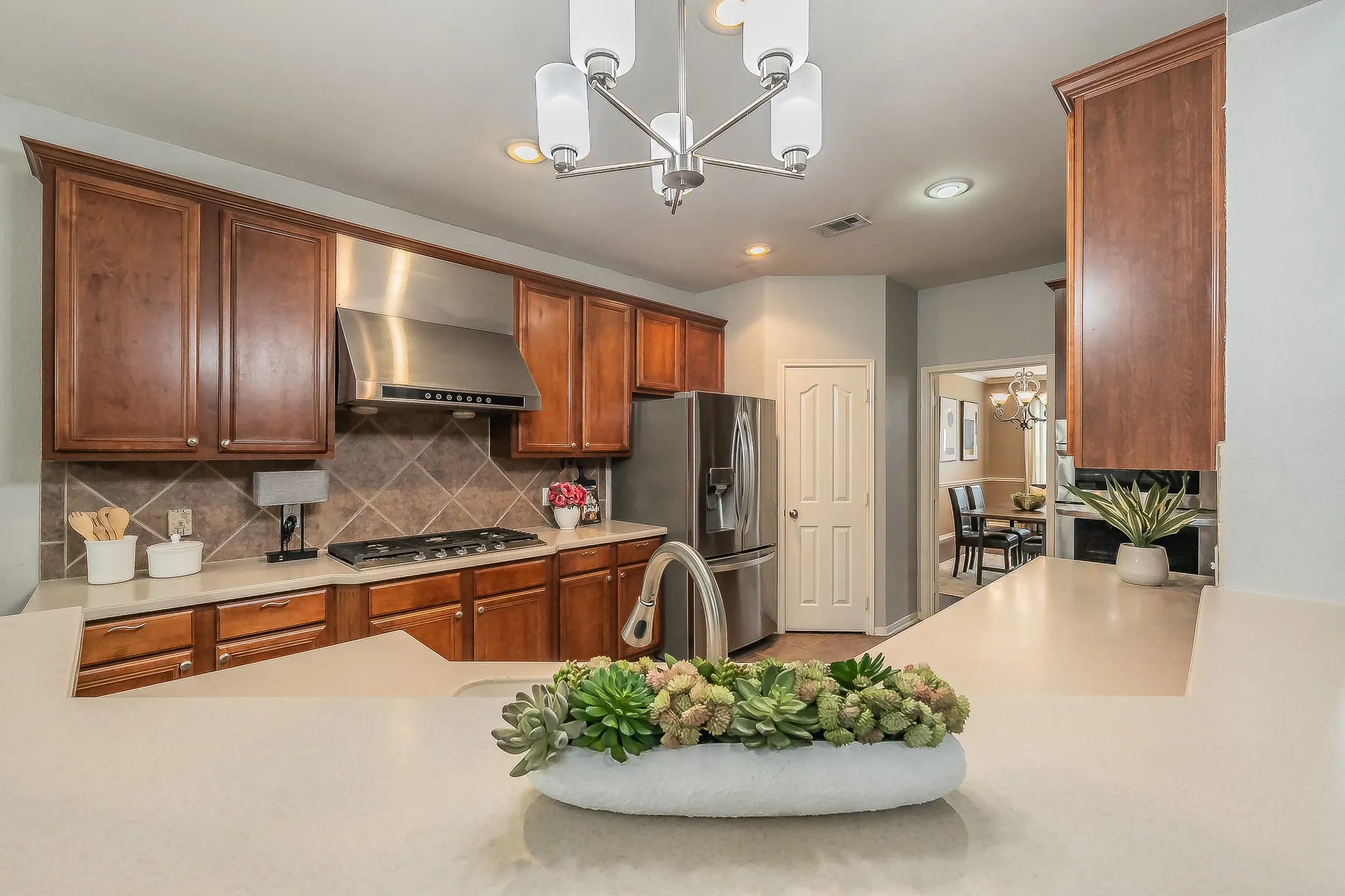 Single Family Residence For Sale in Tarrant County , 5516 Dunn Hill Drive, Fort Worth, Texas 76137, 5 Bedroom, 4 Bathroom, 2 Garage spaces, 3,921 Sqft, built in 2003, mls#21290053, Real Estate Agent in Fort Worth, Homes For Sale in Tarrant county, Homes For Sale in Fort Worth, Realtor in Fort Worth Texas, Real Estate Brokerage Independent Realty Texas, Luminita Cordes Realtor