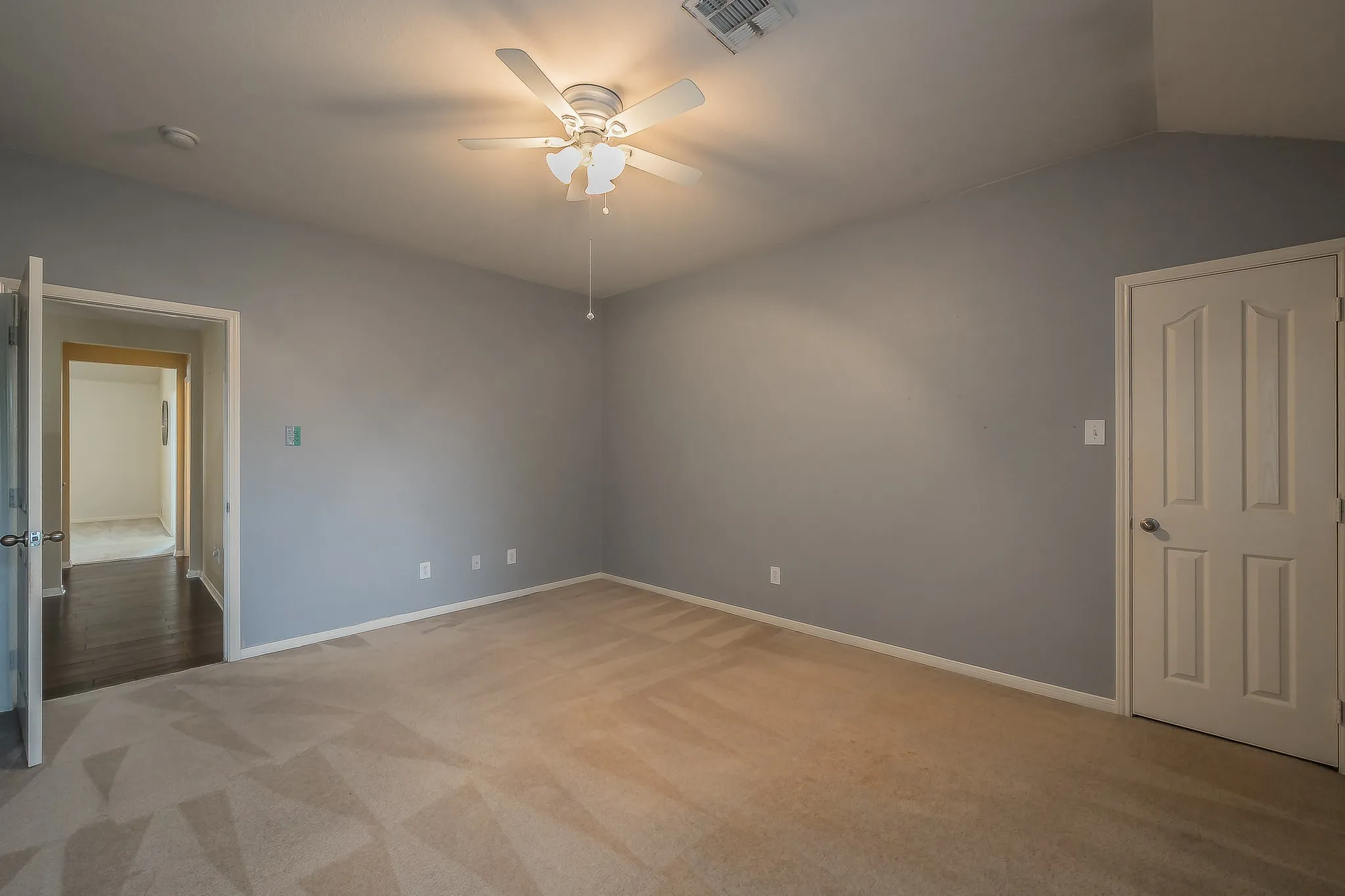 Single Family Residence For Sale in Tarrant County , 5516 Dunn Hill Drive, Fort Worth, Texas 76137, 5 Bedroom, 4 Bathroom, 2 Garage spaces, 3,921 Sqft, built in 2003, mls#21290053, Real Estate Agent in Fort Worth, Homes For Sale in Tarrant county, Homes For Sale in Fort Worth, Realtor in Fort Worth Texas, Real Estate Brokerage Independent Realty Texas, Luminita Cordes Realtor