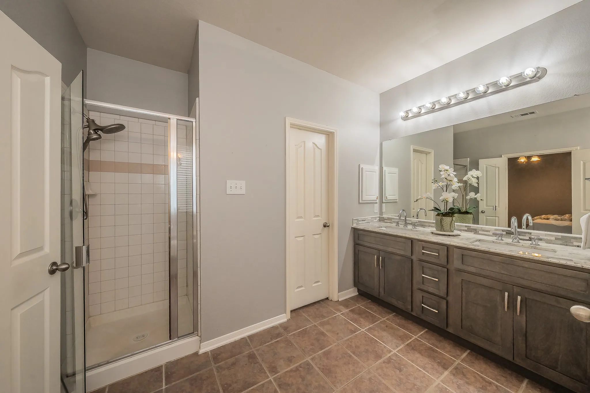 Single Family Residence For Sale in Tarrant County , 5516 Dunn Hill Drive, Fort Worth, Texas 76137, 5 Bedroom, 4 Bathroom, 2 Garage spaces, 3,921 Sqft, built in 2003, mls#21290053, Real Estate Agent in Fort Worth, Homes For Sale in Tarrant county, Homes For Sale in Fort Worth, Realtor in Fort Worth Texas, Real Estate Brokerage Independent Realty Texas, Luminita Cordes Realtor
