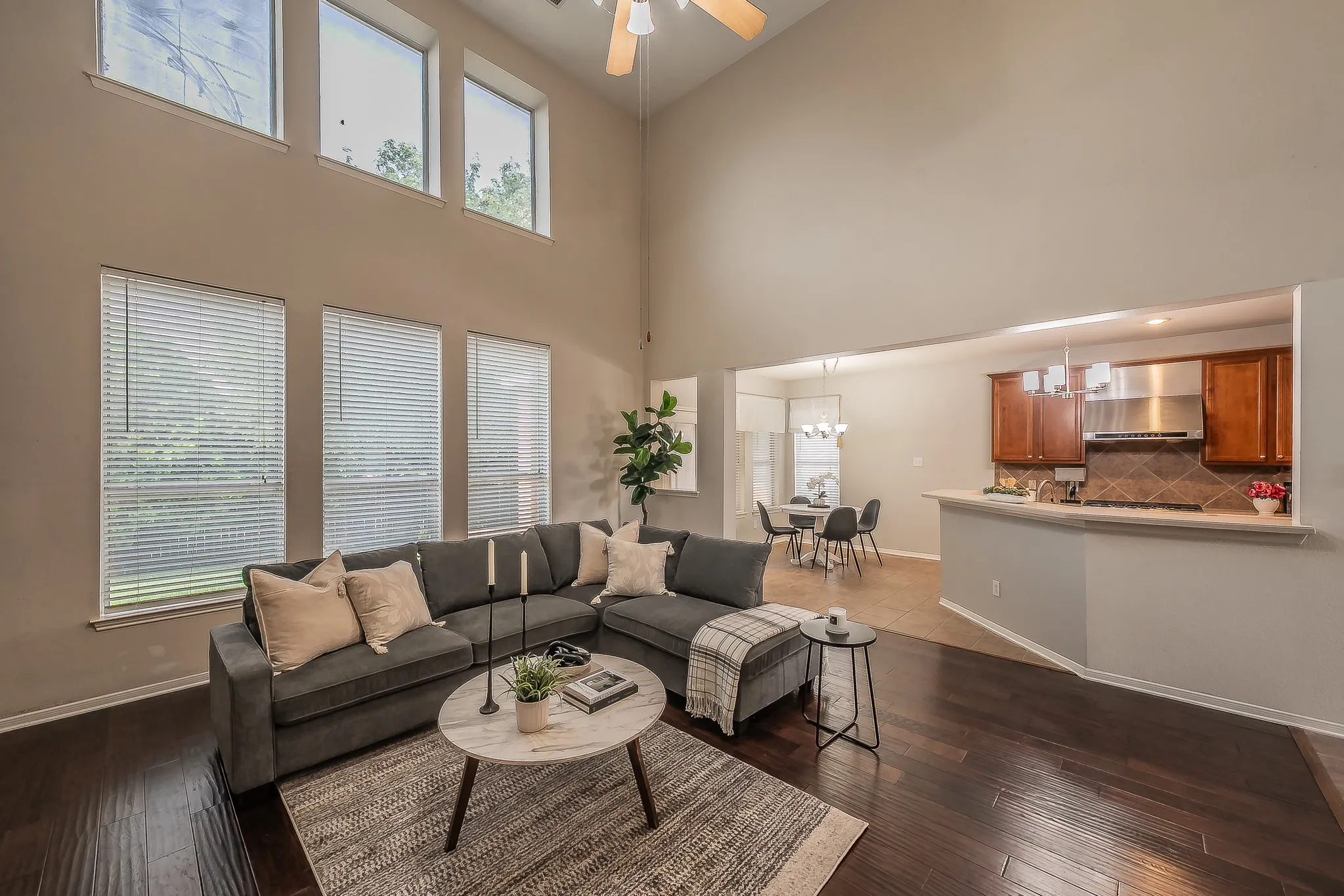 Single Family Residence For Sale in Tarrant County , 5516 Dunn Hill Drive, Fort Worth, Texas 76137, 5 Bedroom, 4 Bathroom, 2 Garage spaces, 3,921 Sqft, built in 2003, mls#21290053, Real Estate Agent in Fort Worth, Homes For Sale in Tarrant county, Homes For Sale in Fort Worth, Realtor in Fort Worth Texas, Real Estate Brokerage Independent Realty Texas, Luminita Cordes Realtor