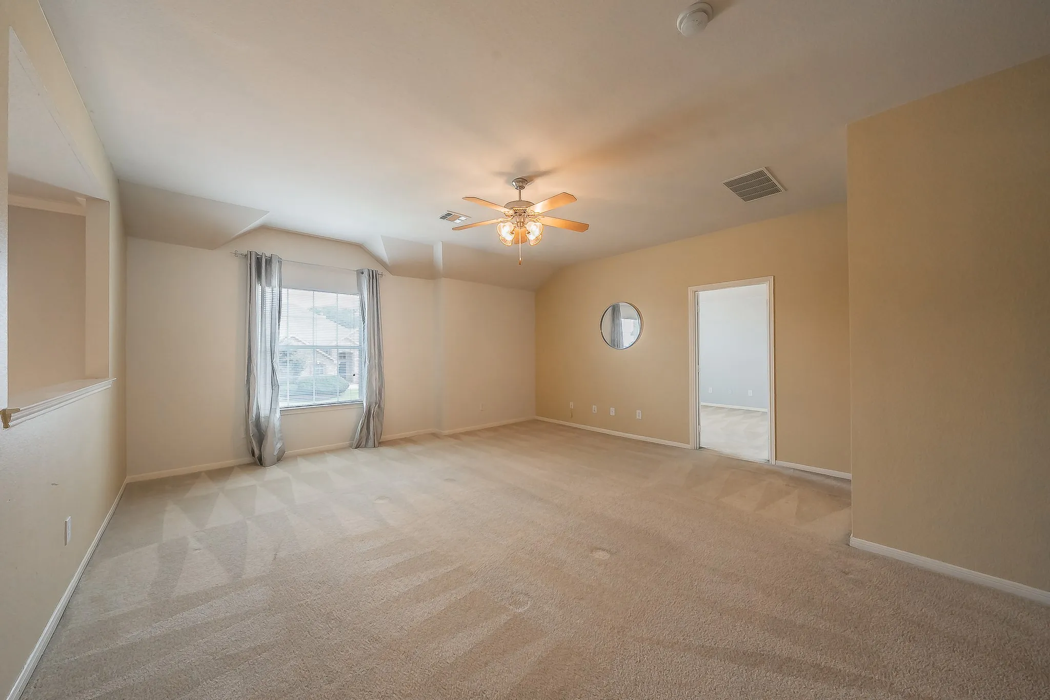 Single Family Residence For Sale in Tarrant County , 5516 Dunn Hill Drive, Fort Worth, Texas 76137, 5 Bedroom, 4 Bathroom, 2 Garage spaces, 3,921 Sqft, built in 2003, mls#21290053, Real Estate Agent in Fort Worth, Homes For Sale in Tarrant county, Homes For Sale in Fort Worth, Realtor in Fort Worth Texas, Real Estate Brokerage Independent Realty Texas, Luminita Cordes Realtor