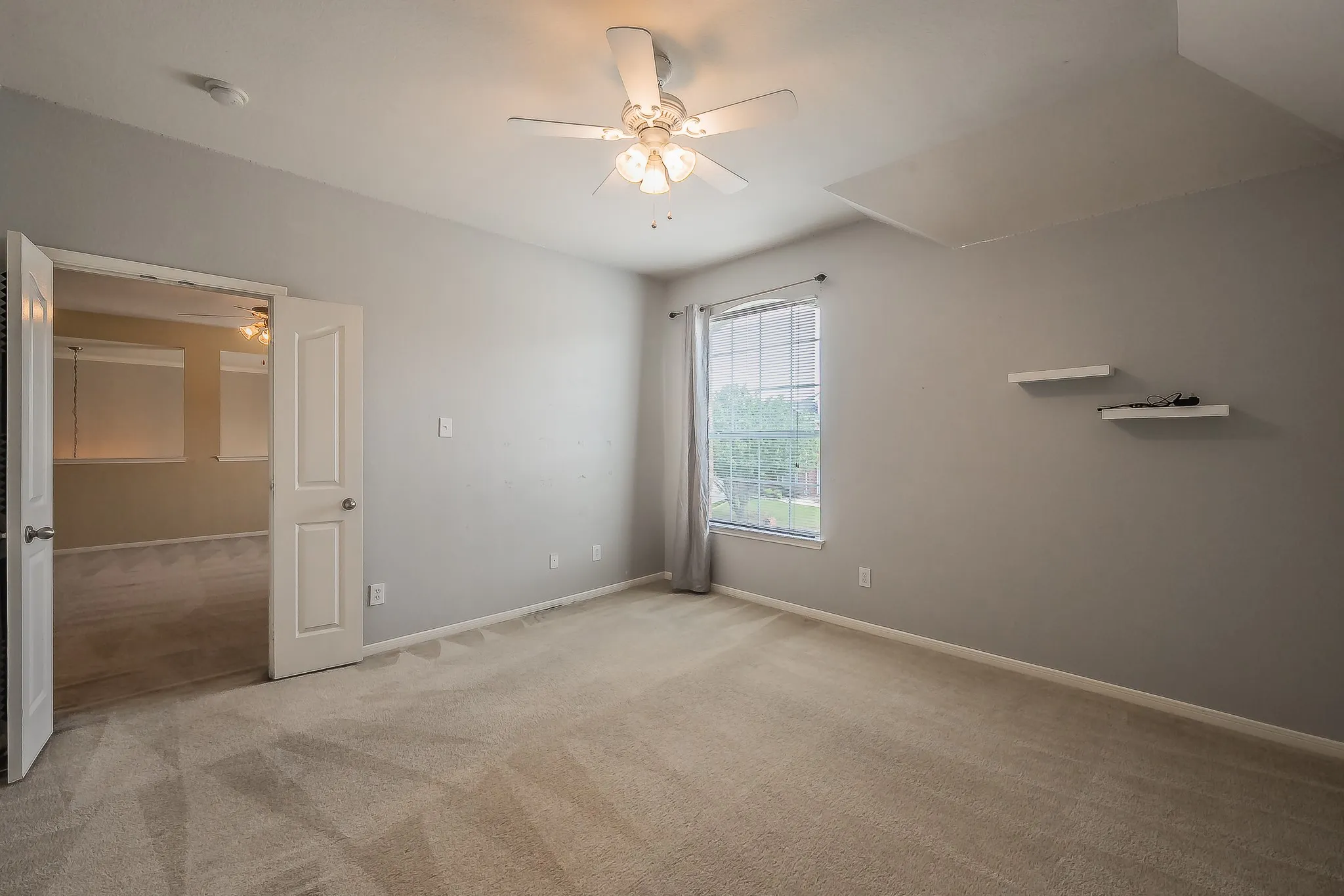 Single Family Residence For Sale in Tarrant County , 5516 Dunn Hill Drive, Fort Worth, Texas 76137, 5 Bedroom, 4 Bathroom, 2 Garage spaces, 3,921 Sqft, built in 2003, mls#21290053, Real Estate Agent in Fort Worth, Homes For Sale in Tarrant county, Homes For Sale in Fort Worth, Realtor in Fort Worth Texas, Real Estate Brokerage Independent Realty Texas, Luminita Cordes Realtor