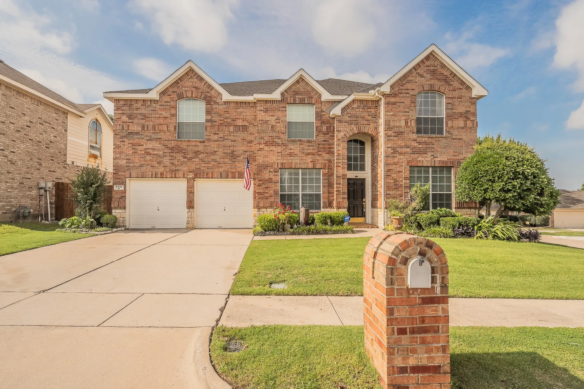 Single Family Residence For Sale in Tarrant County , 5516 Dunn Hill Drive, Fort Worth, Texas 76137, 5 Bedroom, 4 Bathroom, 2 Garage spaces, 3,921 Sqft, built in 2003, mls#21290053, Real Estate Agent in Fort Worth, Homes For Sale in Tarrant county, Homes For Sale in Fort Worth, Realtor in Fort Worth Texas, Real Estate Brokerage Independent Realty Texas, Luminita Cordes Realtor