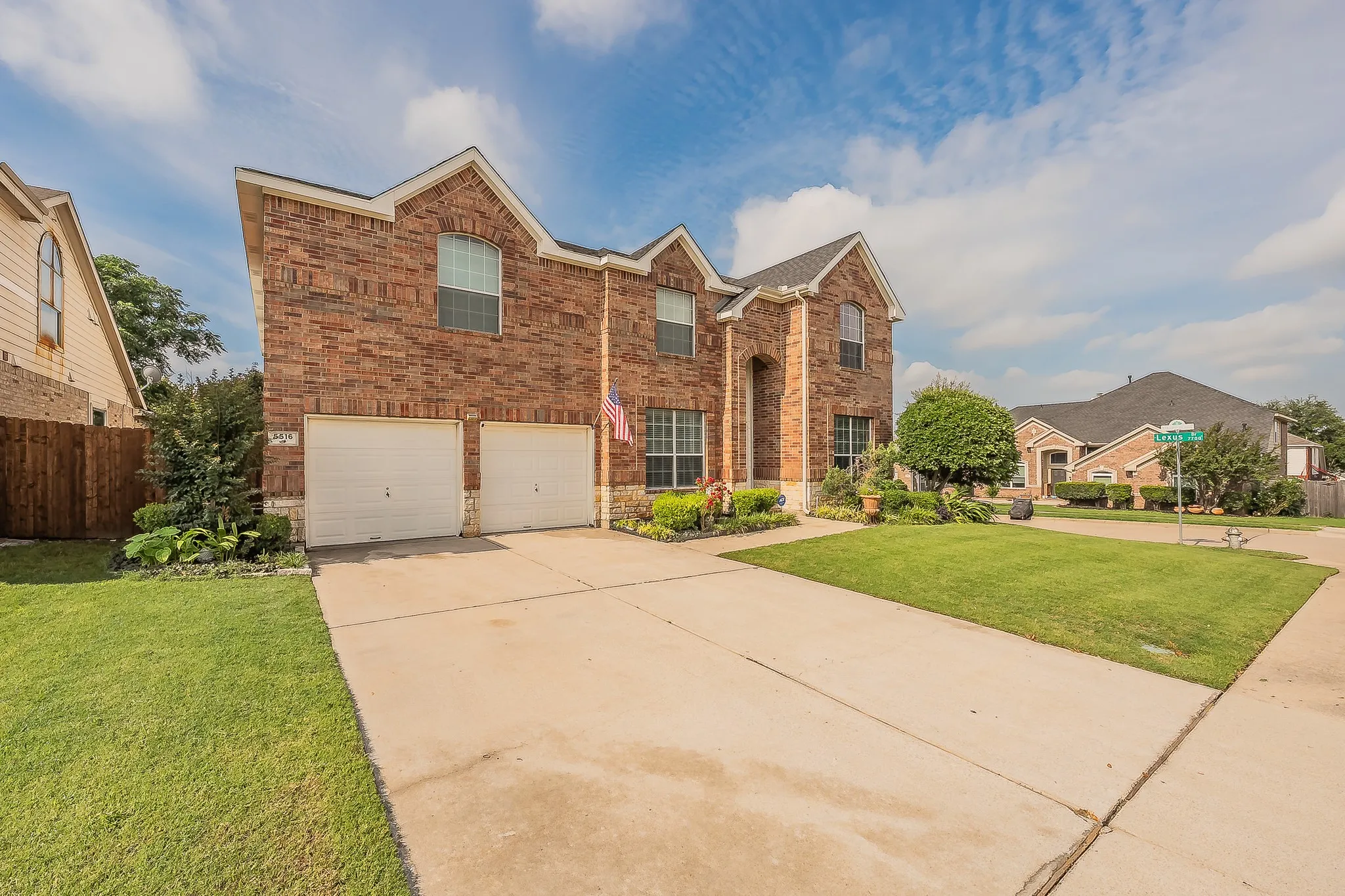 Single Family Residence For Sale in Tarrant County , 5516 Dunn Hill Drive, Fort Worth, Texas 76137, 5 Bedroom, 4 Bathroom, 2 Garage spaces, 3,921 Sqft, built in 2003, mls#21290053, Real Estate Agent in Fort Worth, Homes For Sale in Tarrant county, Homes For Sale in Fort Worth, Realtor in Fort Worth Texas, Real Estate Brokerage Independent Realty Texas, Luminita Cordes Realtor