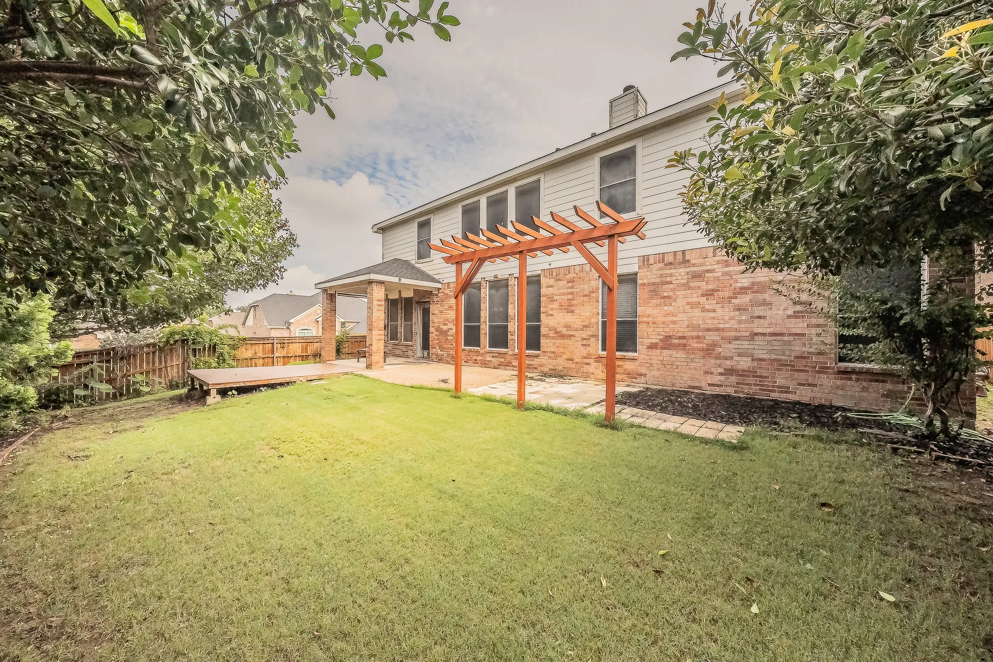 Single Family Residence For Sale in Tarrant County , 5516 Dunn Hill Drive, Fort Worth, Texas 76137, 5 Bedroom, 4 Bathroom, 2 Garage spaces, 3,921 Sqft, built in 2003, mls#21290053, Real Estate Agent in Fort Worth, Homes For Sale in Tarrant county, Homes For Sale in Fort Worth, Realtor in Fort Worth Texas, Real Estate Brokerage Independent Realty Texas, Luminita Cordes Realtor