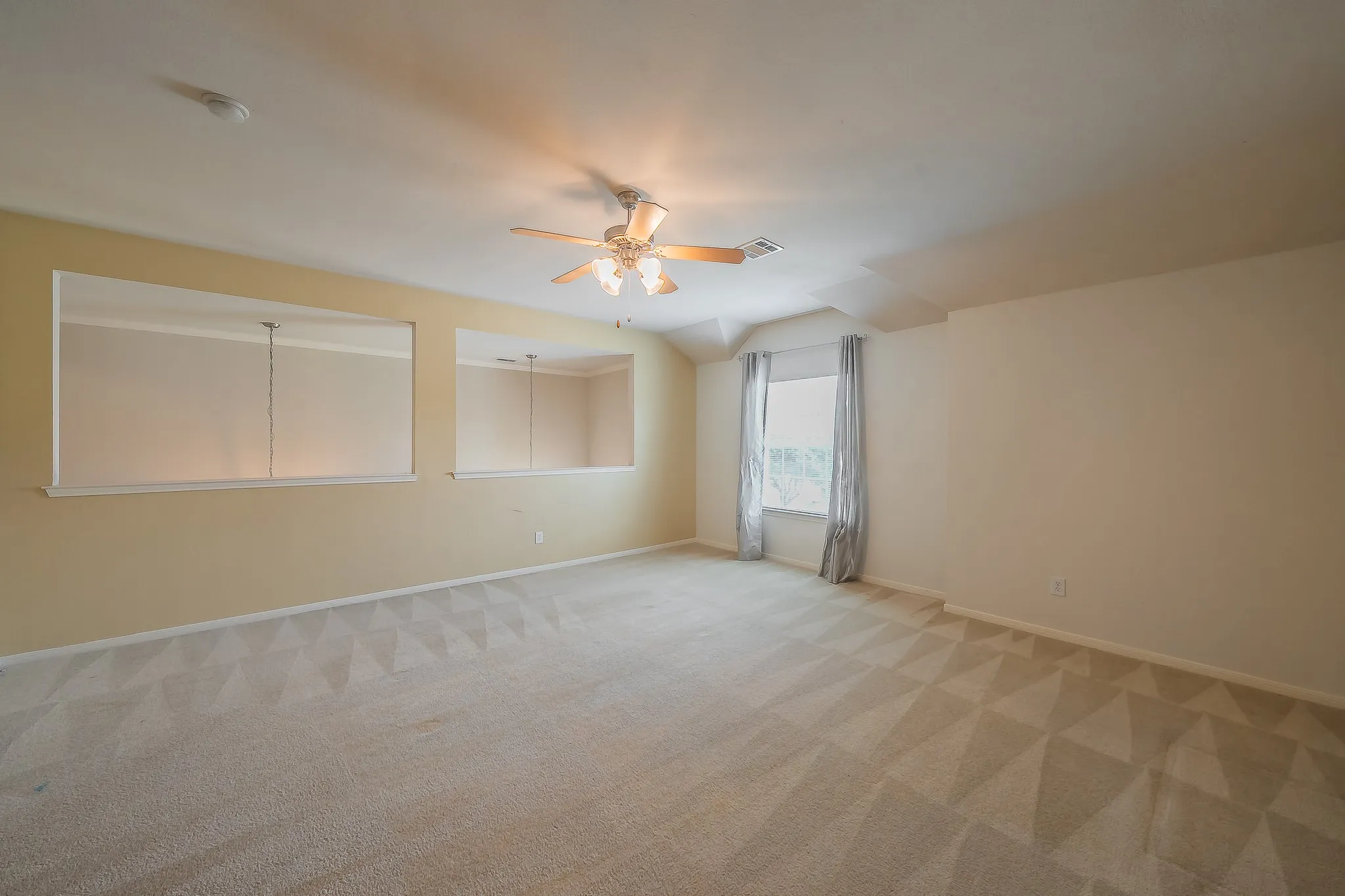 Single Family Residence For Sale in Tarrant County , 5516 Dunn Hill Drive, Fort Worth, Texas 76137, 5 Bedroom, 4 Bathroom, 2 Garage spaces, 3,921 Sqft, built in 2003, mls#21290053, Real Estate Agent in Fort Worth, Homes For Sale in Tarrant county, Homes For Sale in Fort Worth, Realtor in Fort Worth Texas, Real Estate Brokerage Independent Realty Texas, Luminita Cordes Realtor
